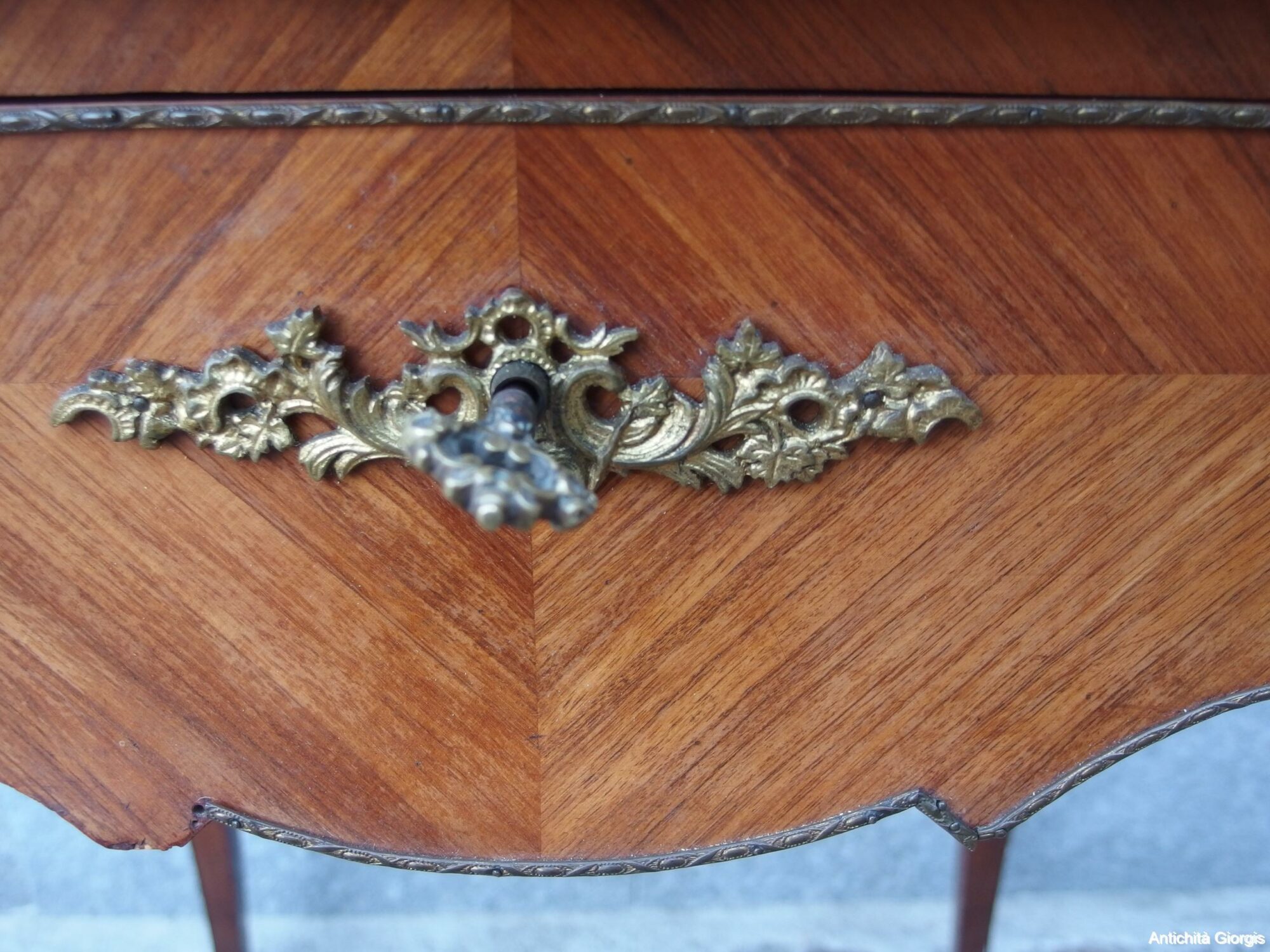 RIBALTA INTARSIATA  IN LEGNO DI ROSE STILE NAPOLEONE III - immagine 5