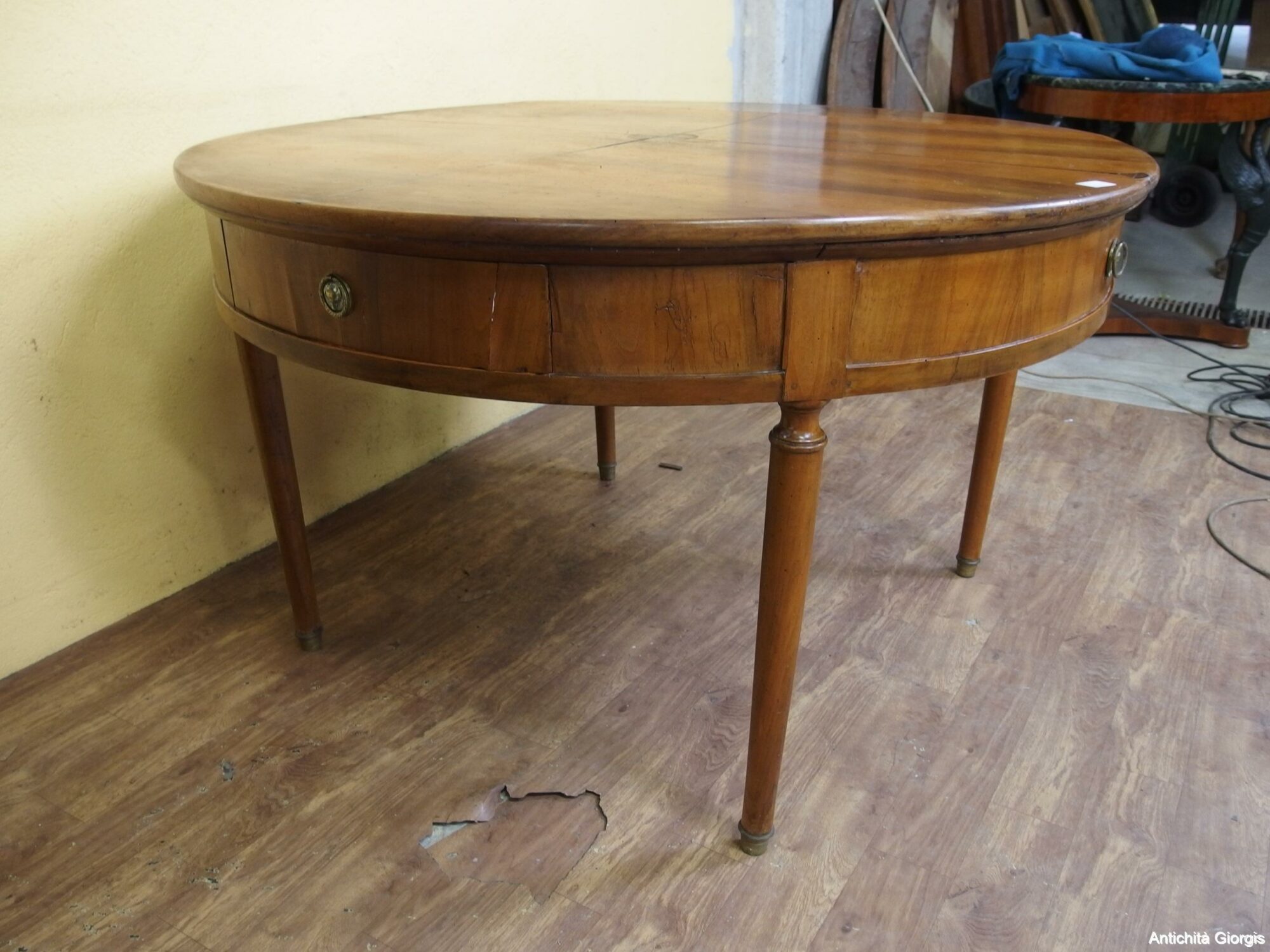 TAVOLO ROTONDO IN NOCE STILE DIRETTORIO PIEMONTESE EPOCA 800 - immagine 3