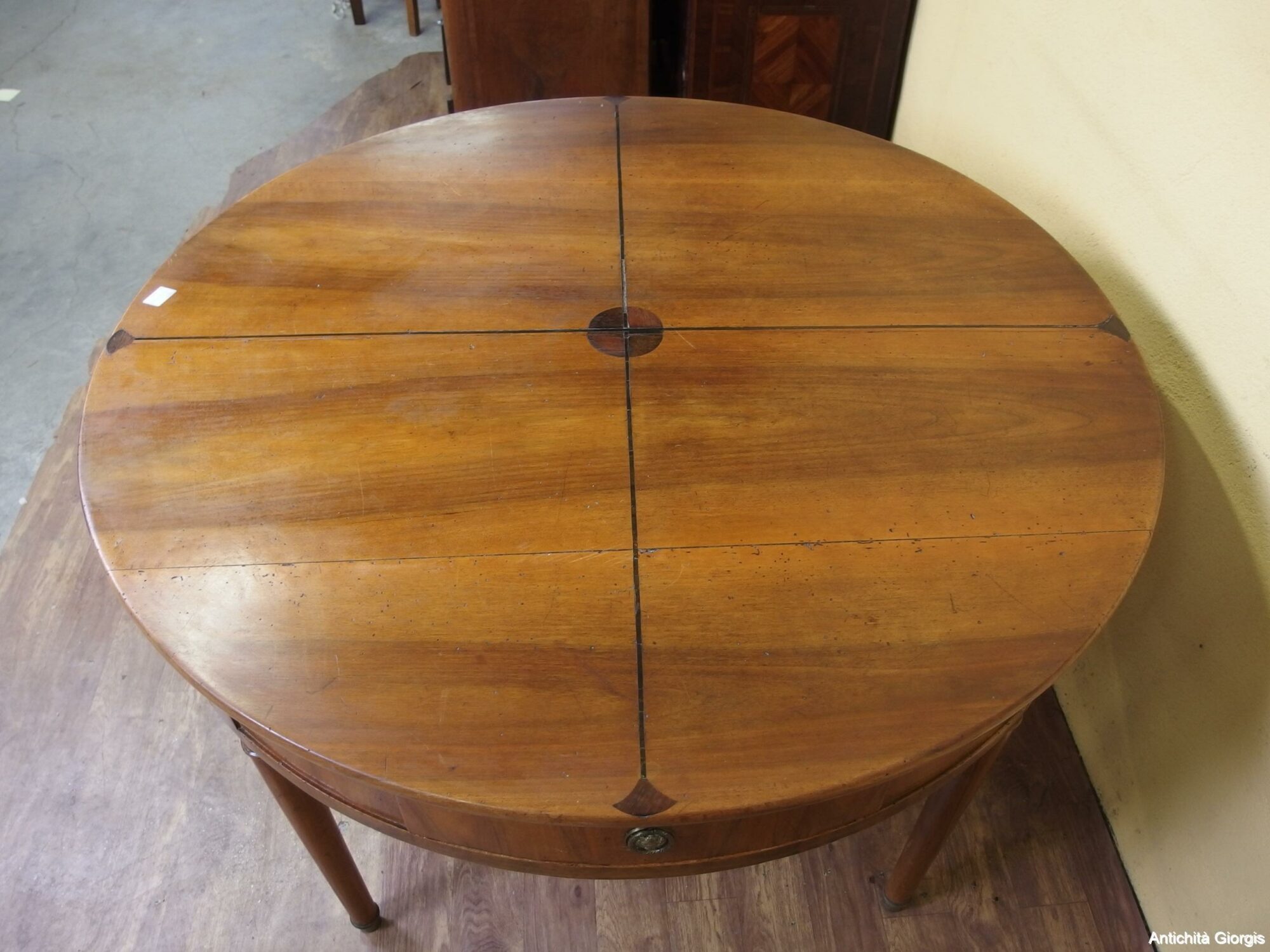 TAVOLO ROTONDO IN NOCE STILE DIRETTORIO PIEMONTESE EPOCA 800 - immagine 4