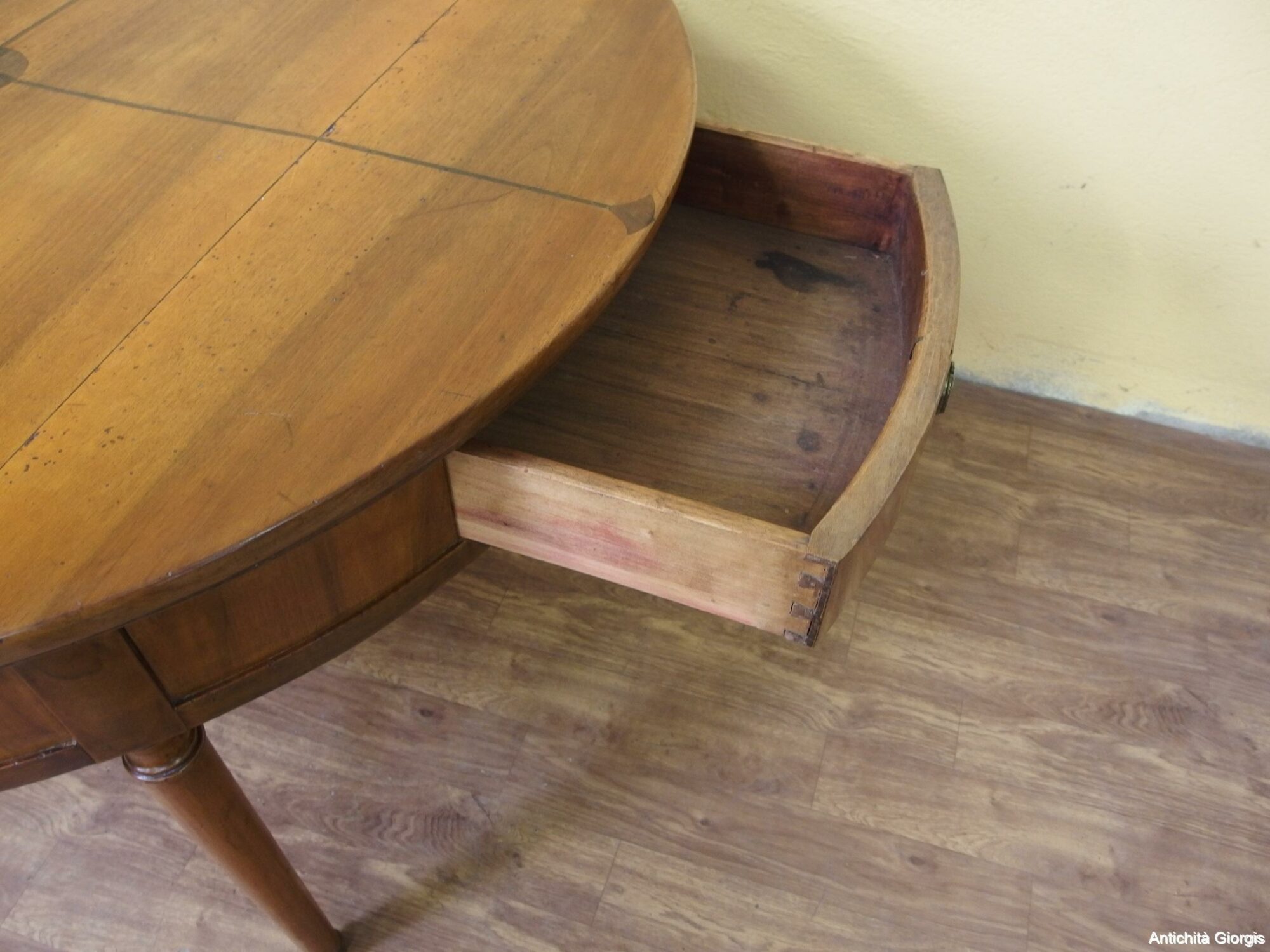 TAVOLO ROTONDO IN NOCE STILE DIRETTORIO PIEMONTESE EPOCA 800 - immagine 7