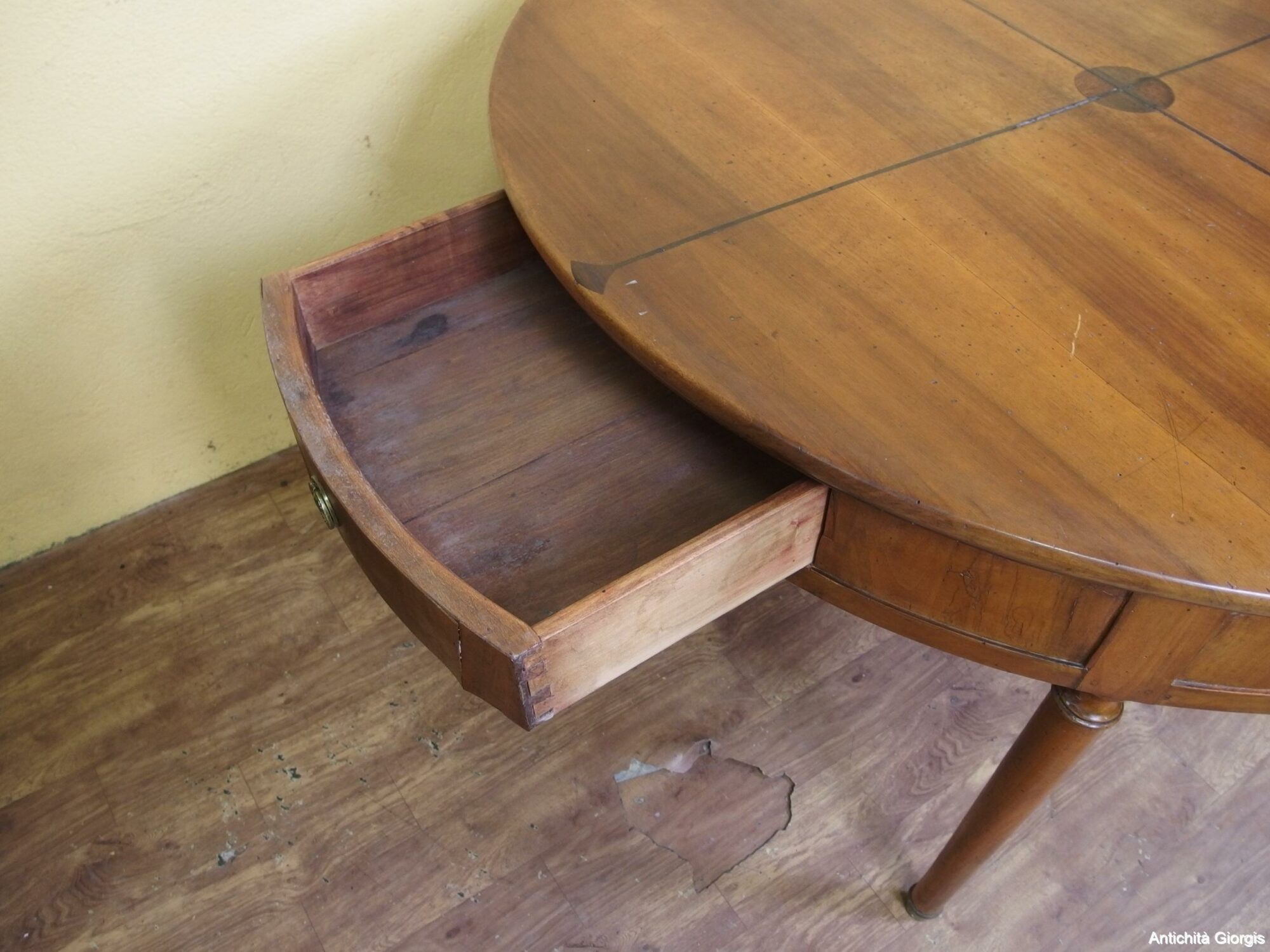 TAVOLO ROTONDO IN NOCE STILE DIRETTORIO PIEMONTESE EPOCA 800 - immagine 8