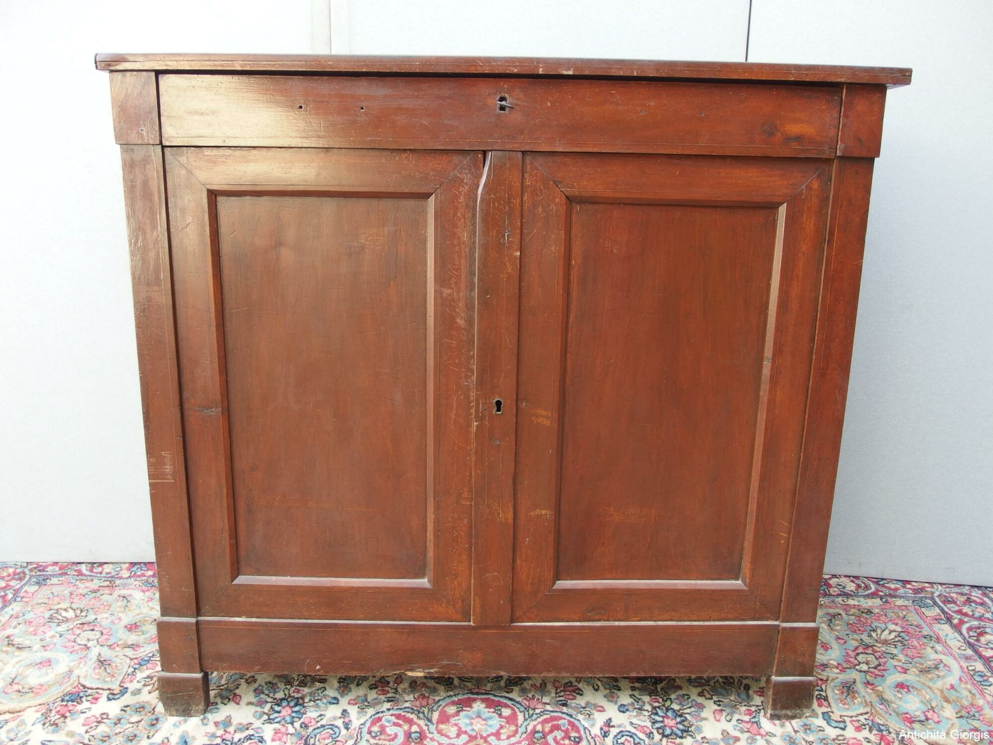 CREDENZA IN NOCE A DUE PORTE E UN CASSETTO EPOCA 800 - immagine 12