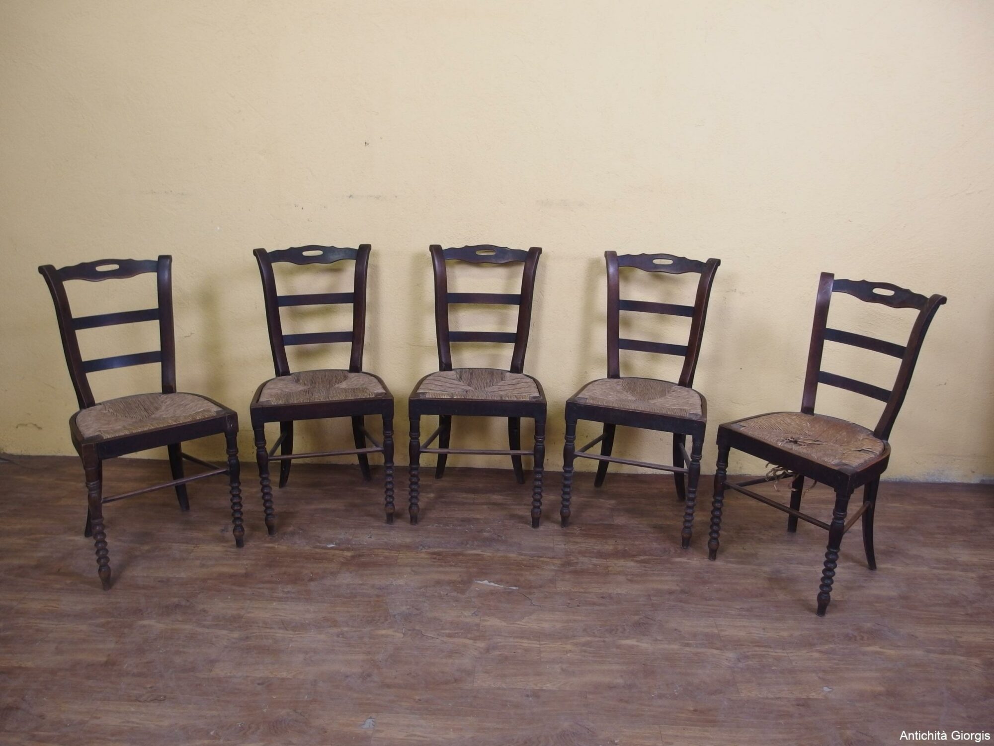 N. 5 SEDIE CAMPAGNOLE IN NOCE PIEMONTESI