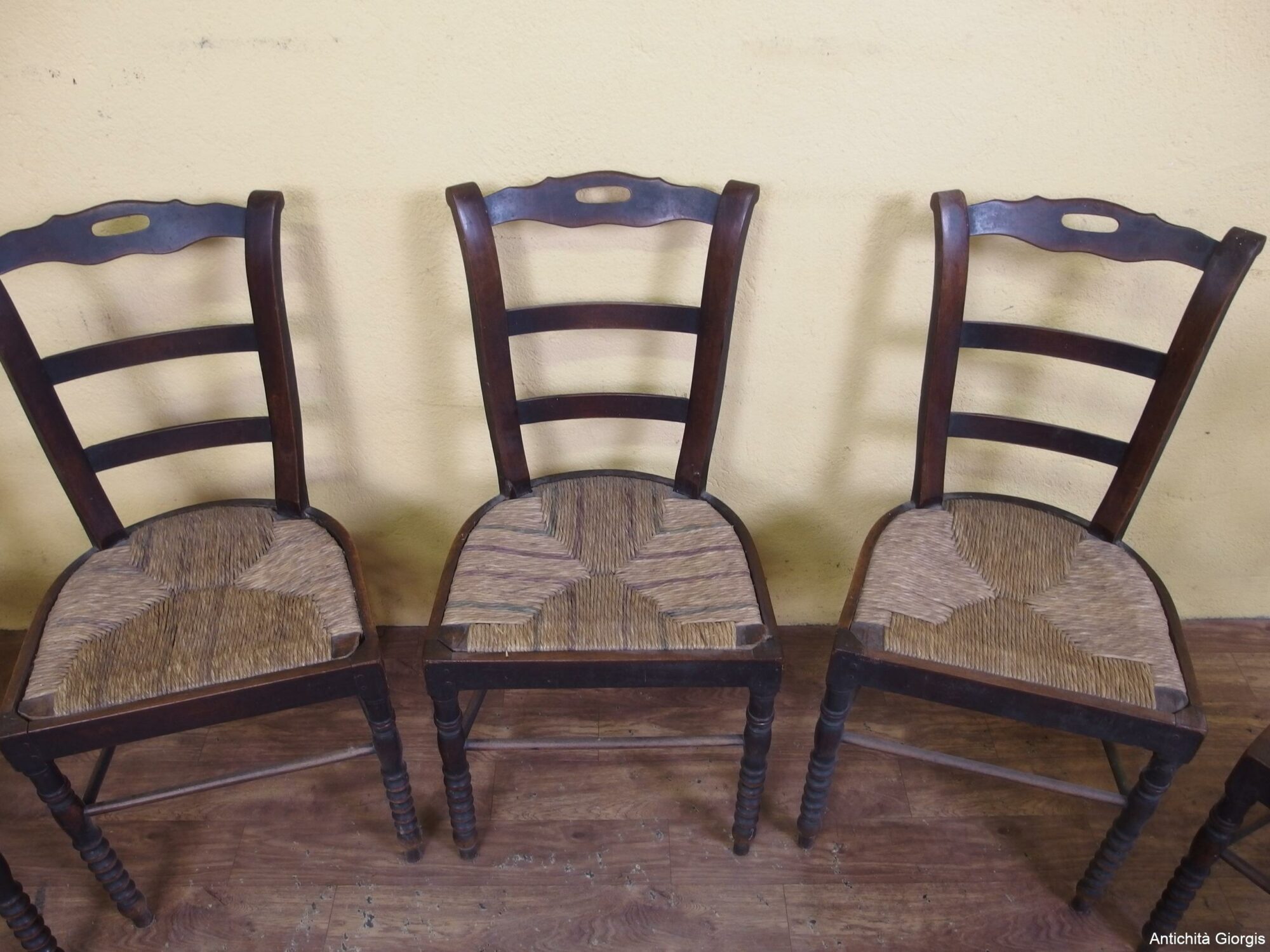 N. 5 SEDIE CAMPAGNOLE IN NOCE PIEMONTESI - immagine 4