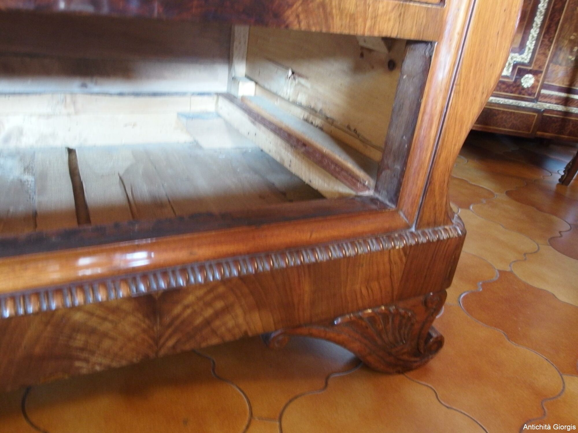 CASSETTONE LASTRONATO A CHITARRA STILE CARLO X EPOCA 800 - immagine 10