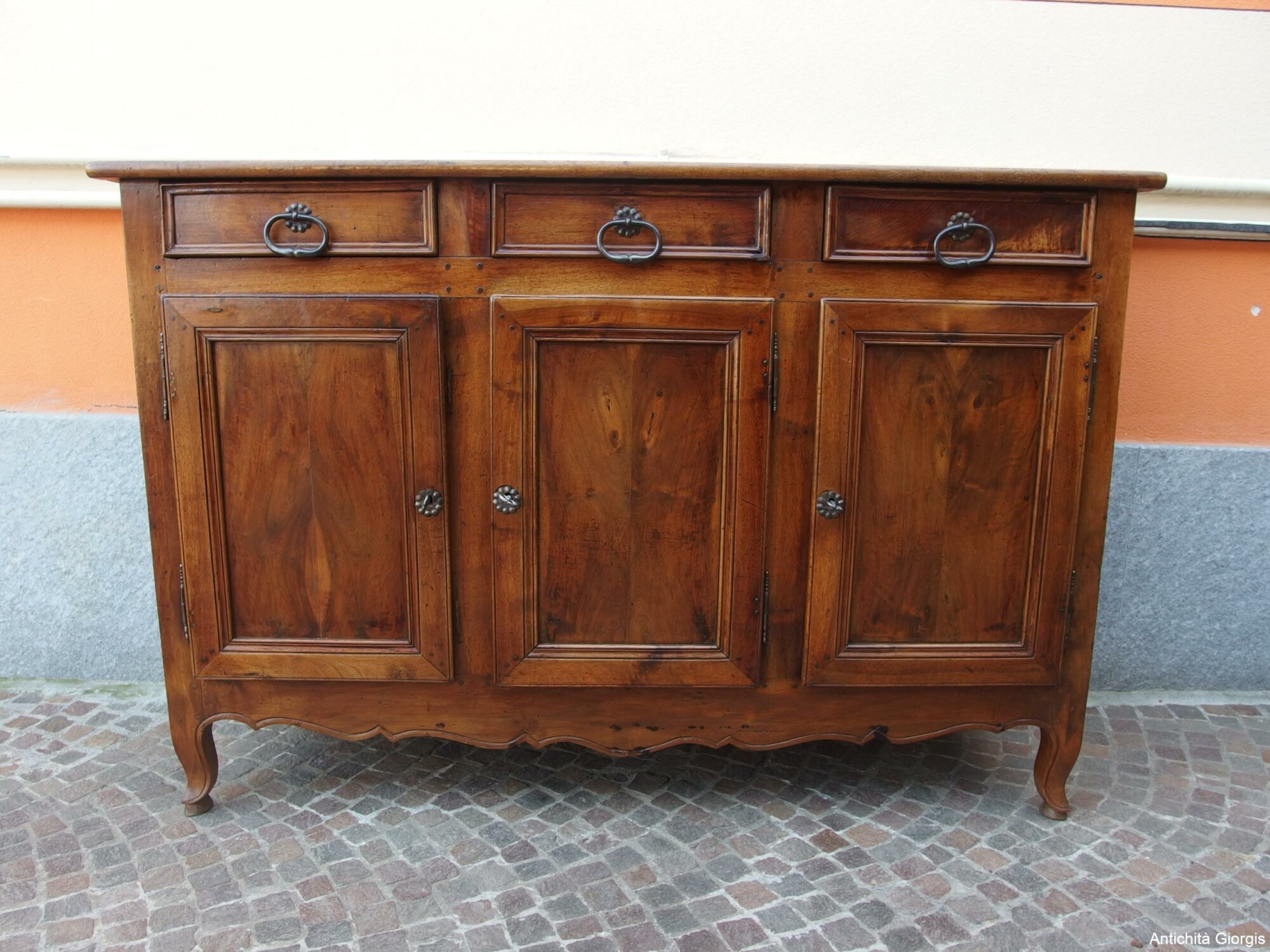 CREDENZA IN NOCE A TRE PORTE EPOCA PRIMI 800