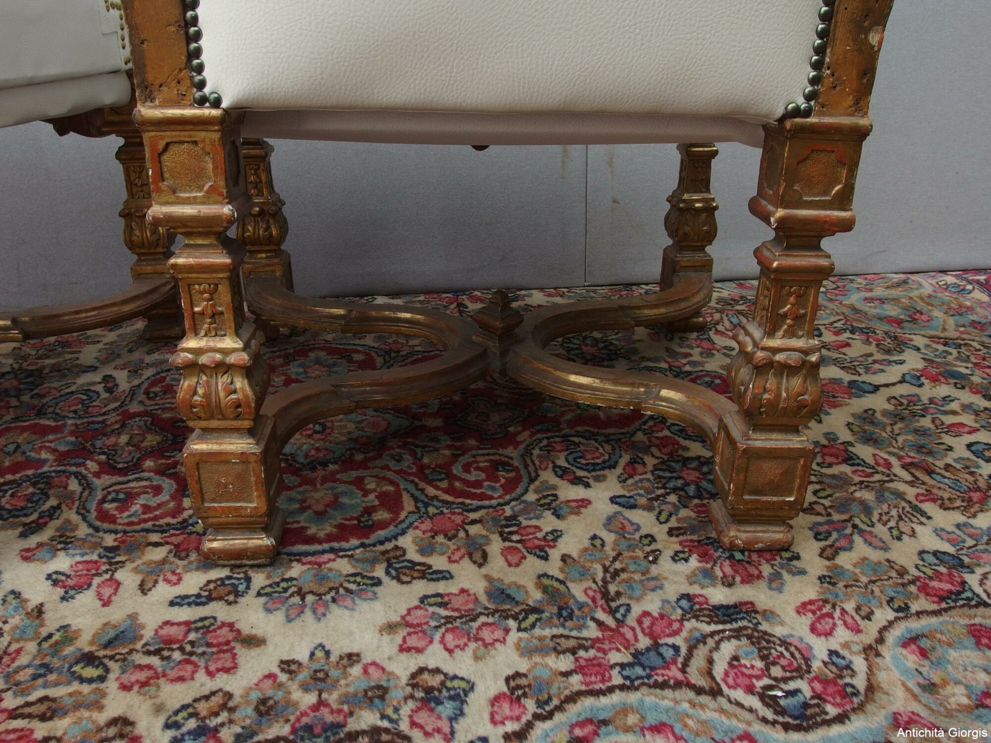 COPPIA DI POLTRONE DORATE STILE LUIGI XV EPOCA 700 FRANCIA - immagine 4