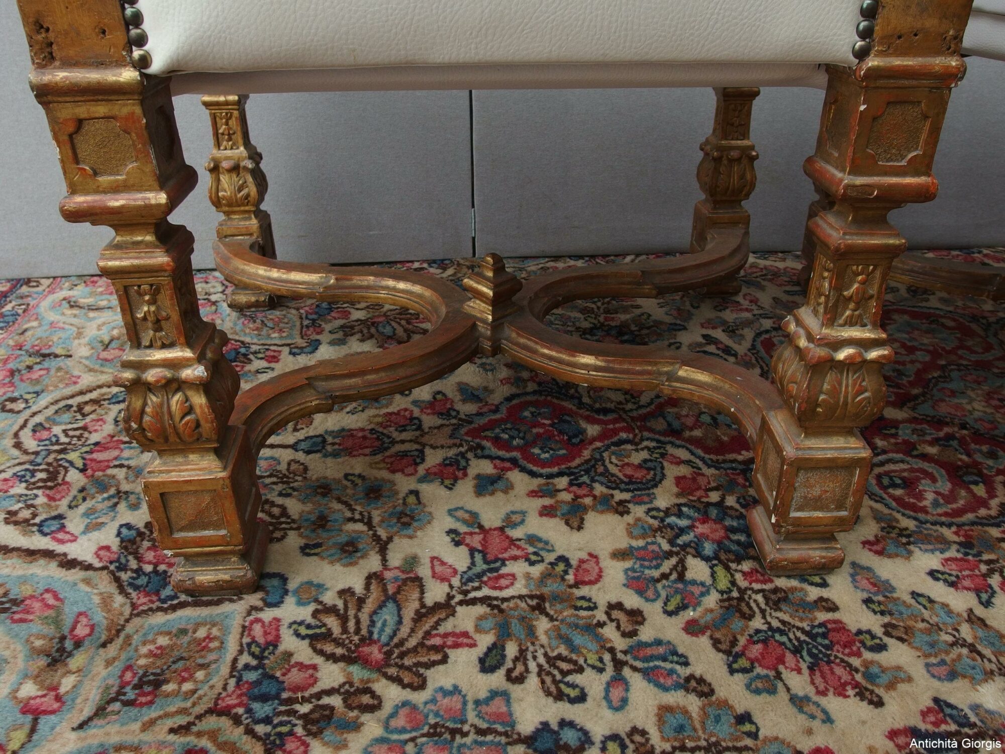 COPPIA DI POLTRONE DORATE STILE LUIGI XV EPOCA 700 FRANCIA - immagine 3