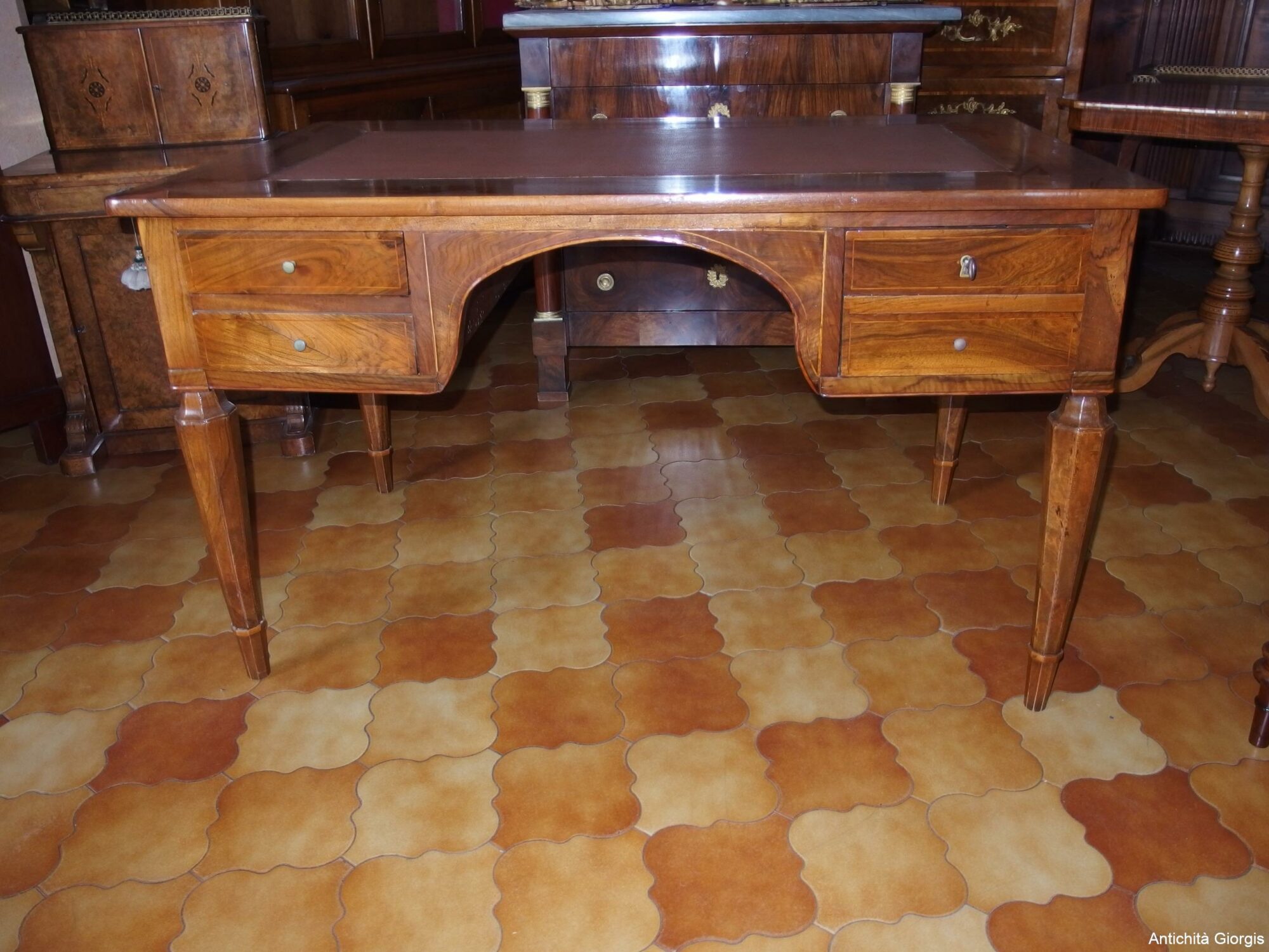 SCRIVANIA DA CENTRO IN RADICA DI NOCE STILE LUIGI XVI 800