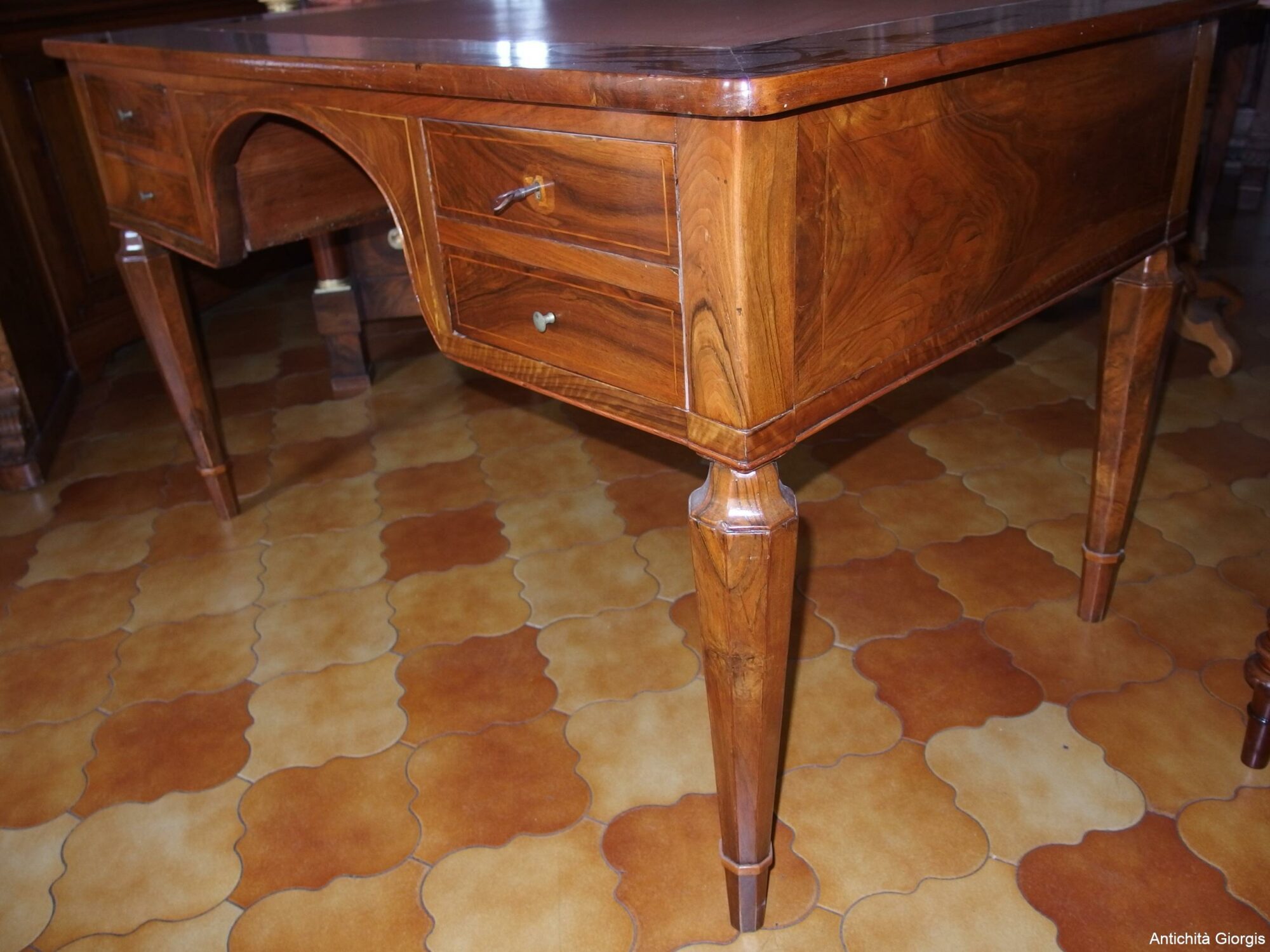 SCRIVANIA DA CENTRO IN RADICA DI NOCE STILE LUIGI XVI 800 - immagine 4