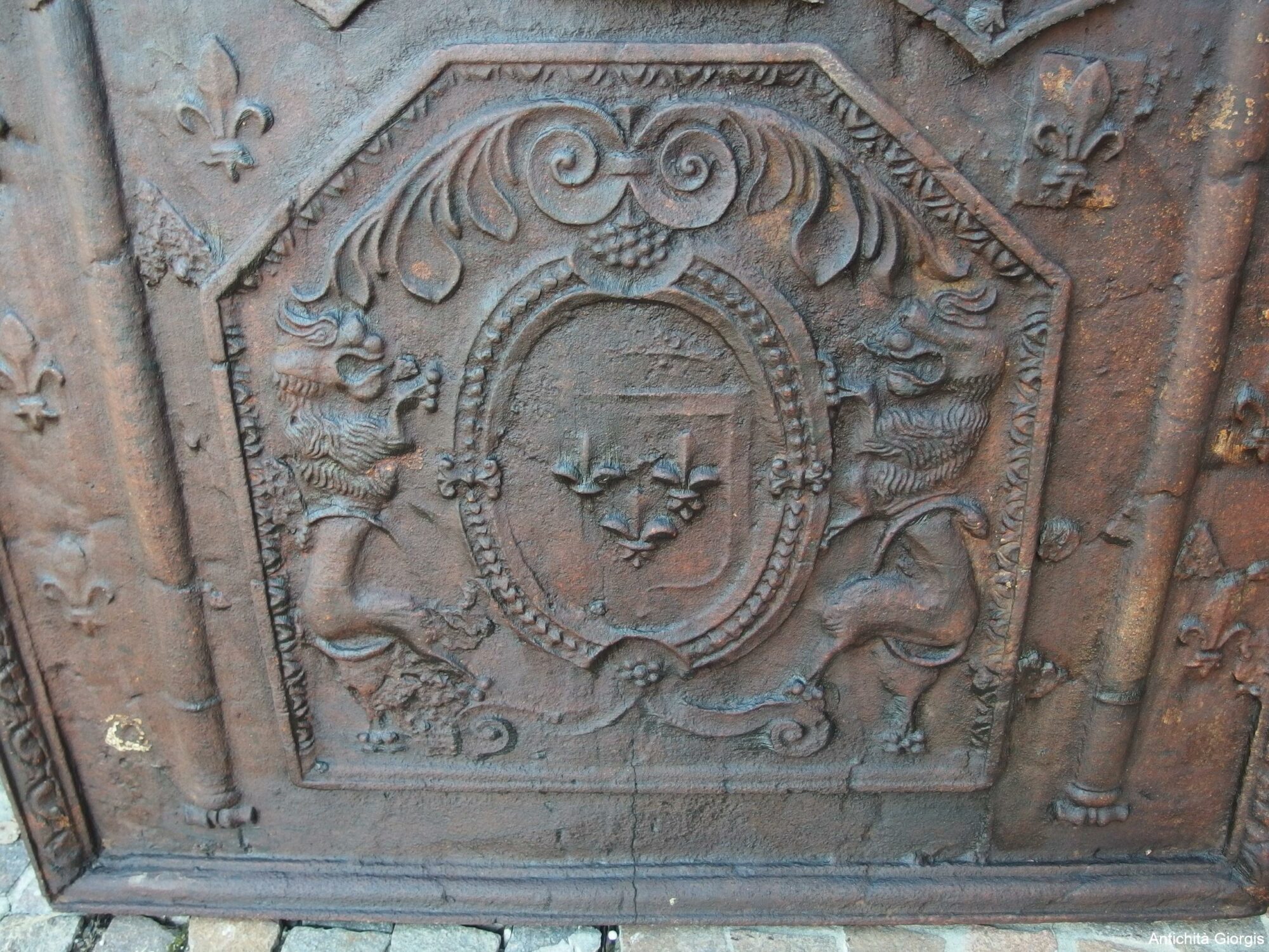 ANTICA PIASTRA DA CAMINO IN GHISA EPOCA 700 - immagine 4