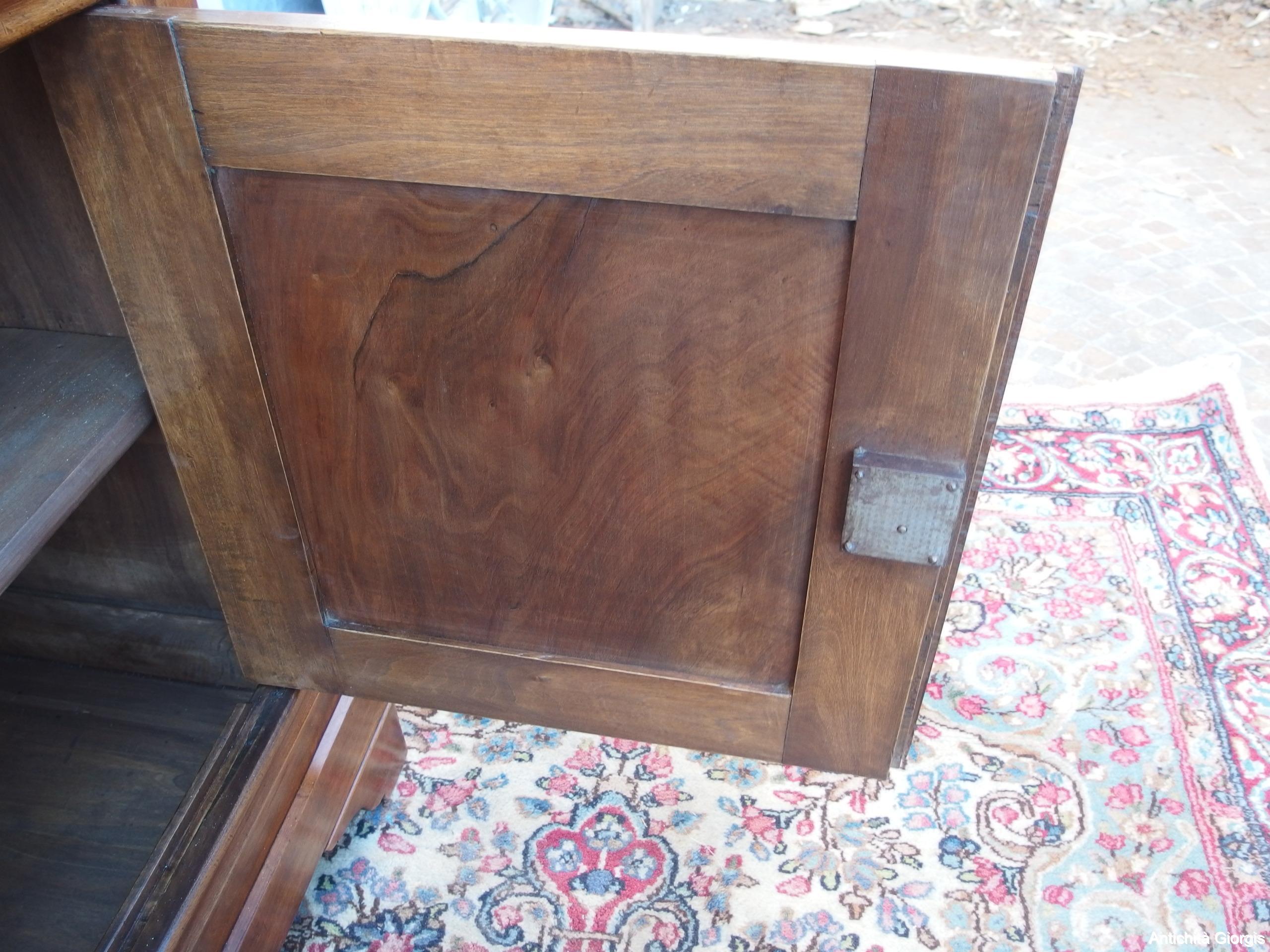CREDENZA CAPUCCINA IN NOCE A DUE PORTE EPOCA 800 RESTAURATA - immagine 8