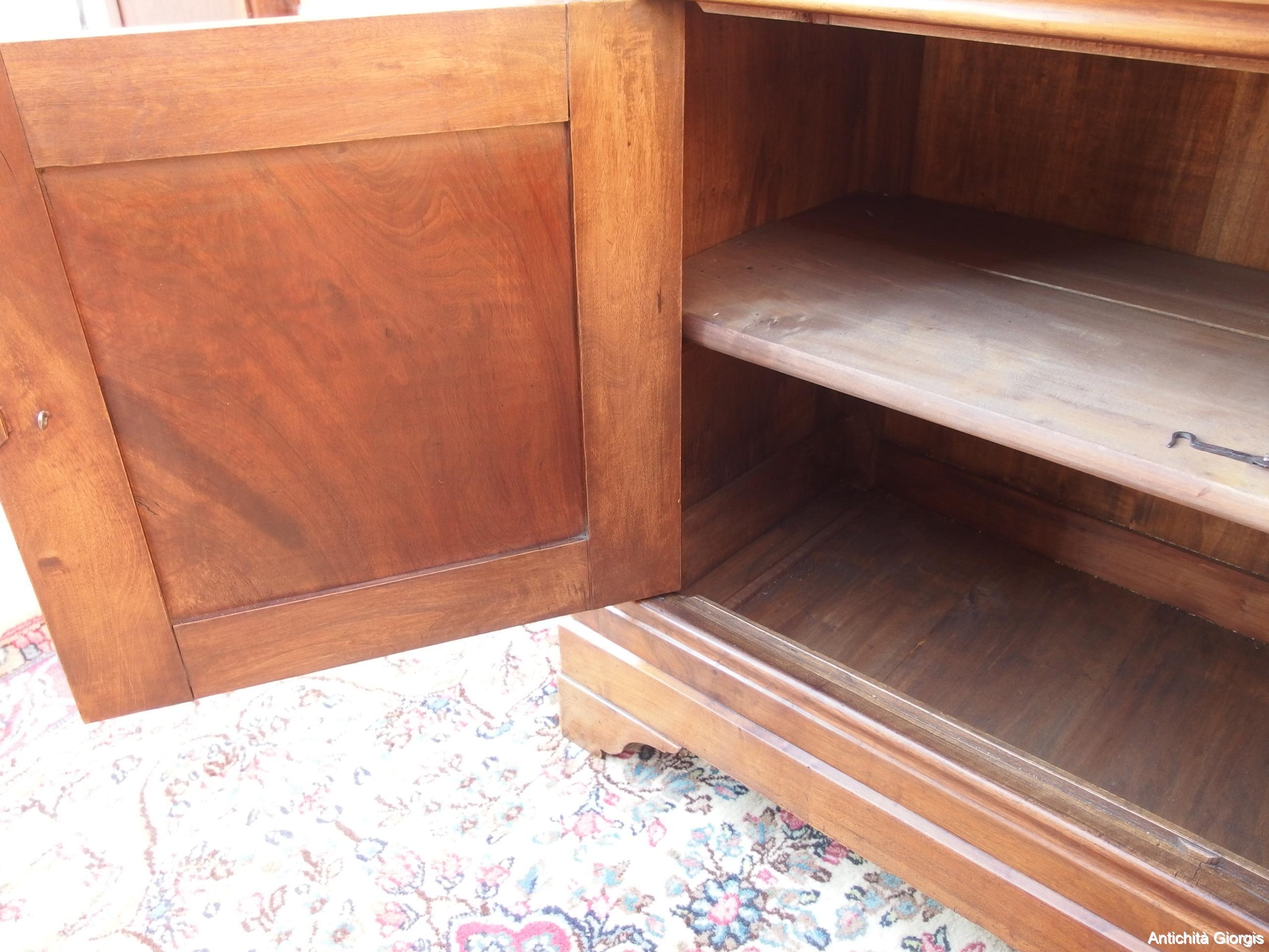 CREDENZA CAPUCCINA IN NOCE A DUE PORTE EPOCA 800 RESTAURATA - immagine 9