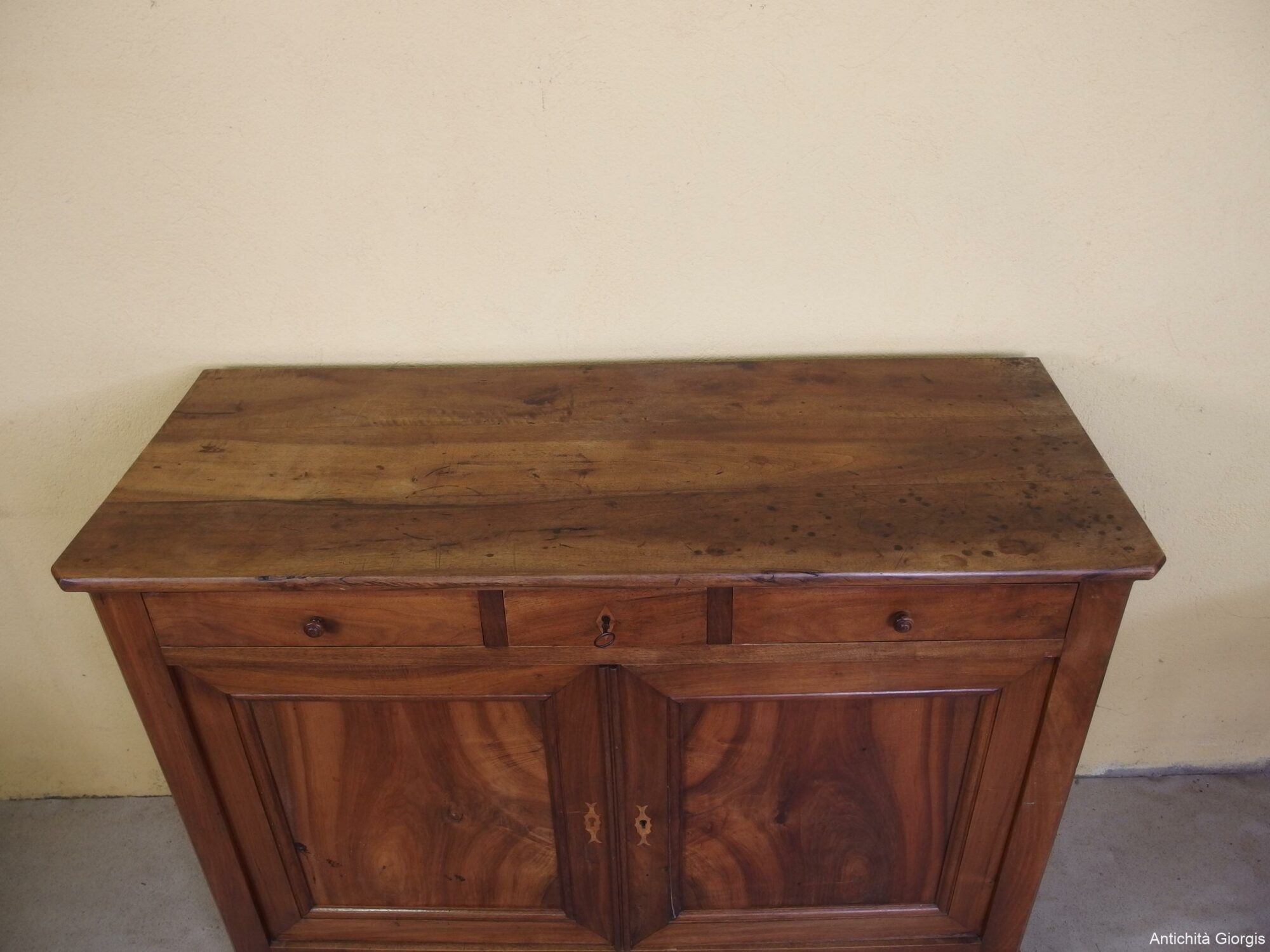 CREDENZA IN NOCE A TRE CASSETTI EPOCA 800 - immagine 4