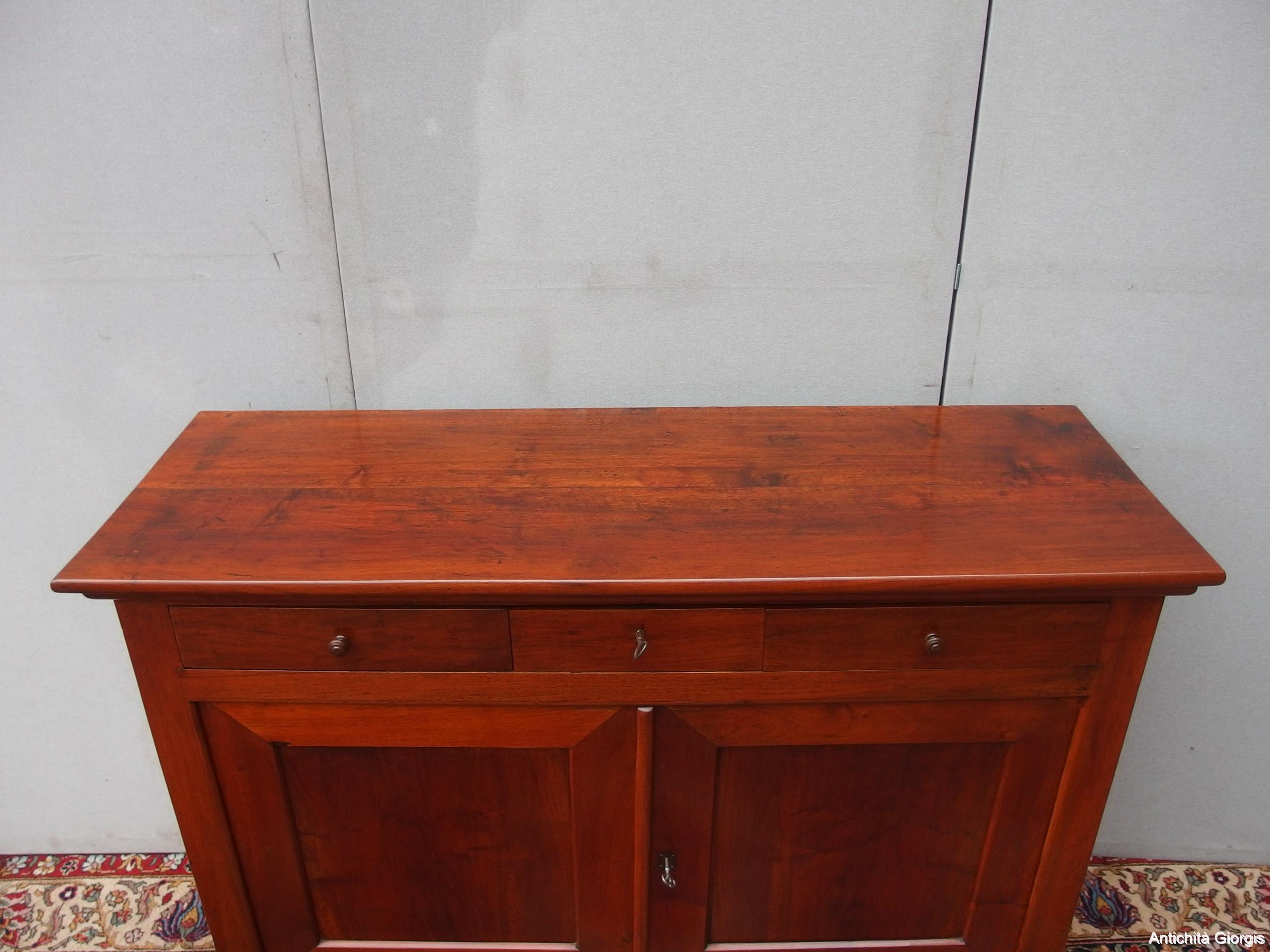 CREDENZA IN NOCE A TRE CASSETTI E DUE PORTE EPOCA 800 RESTAURATA - immagine 4