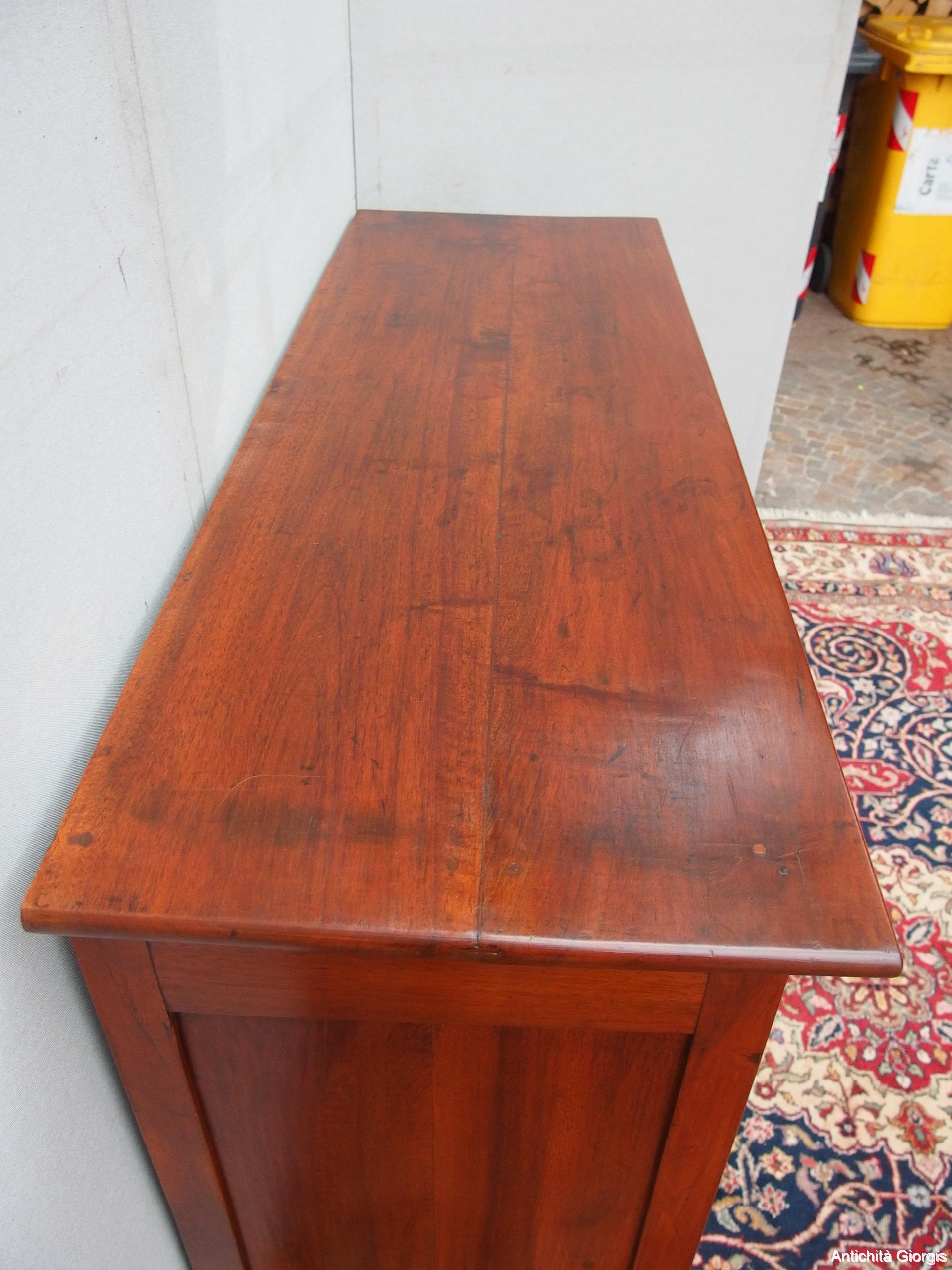 CREDENZA IN NOCE A TRE CASSETTI E DUE PORTE EPOCA 800 RESTAURATA - immagine 6