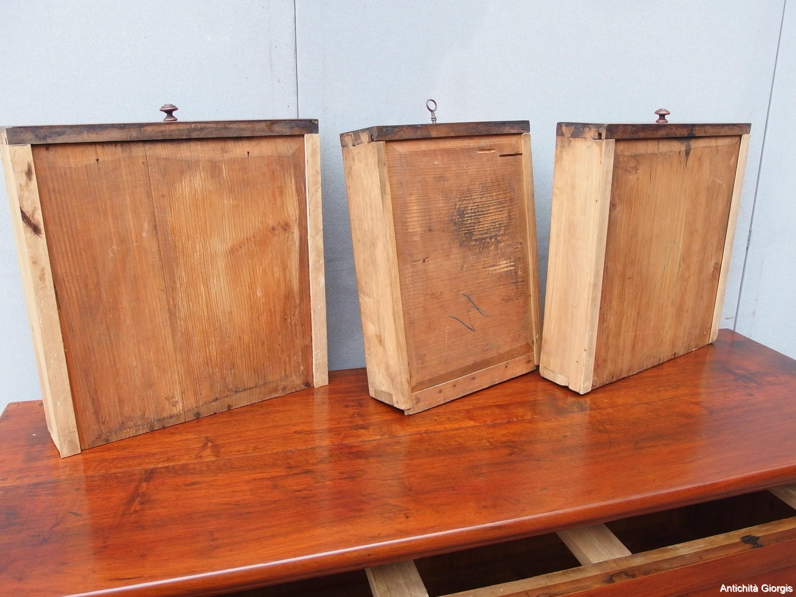 CREDENZA IN NOCE A TRE CASSETTI E DUE PORTE EPOCA 800 RESTAURATA - immagine 10