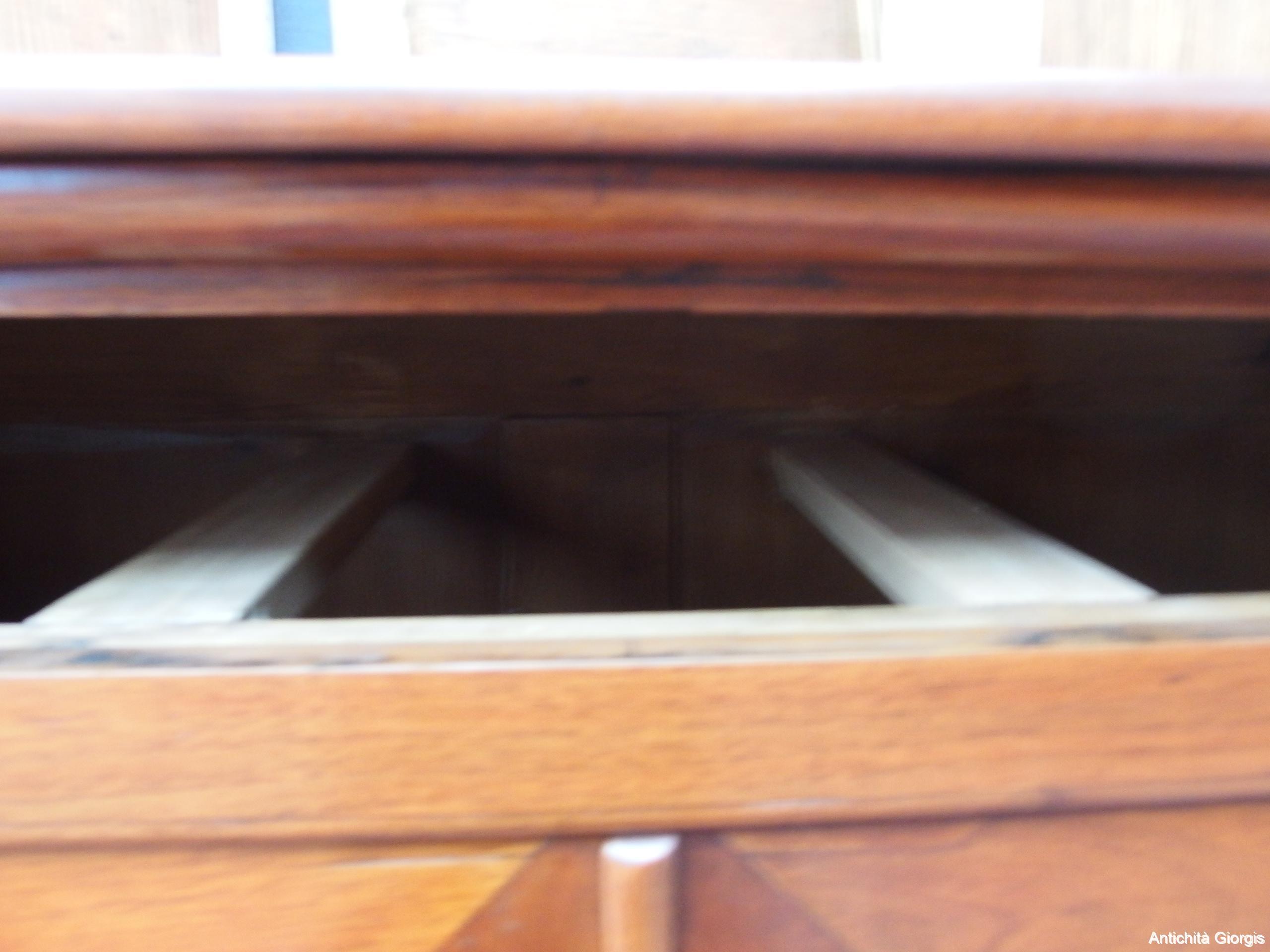 CREDENZA IN NOCE A TRE CASSETTI E DUE PORTE EPOCA 800 RESTAURATA - immagine 12