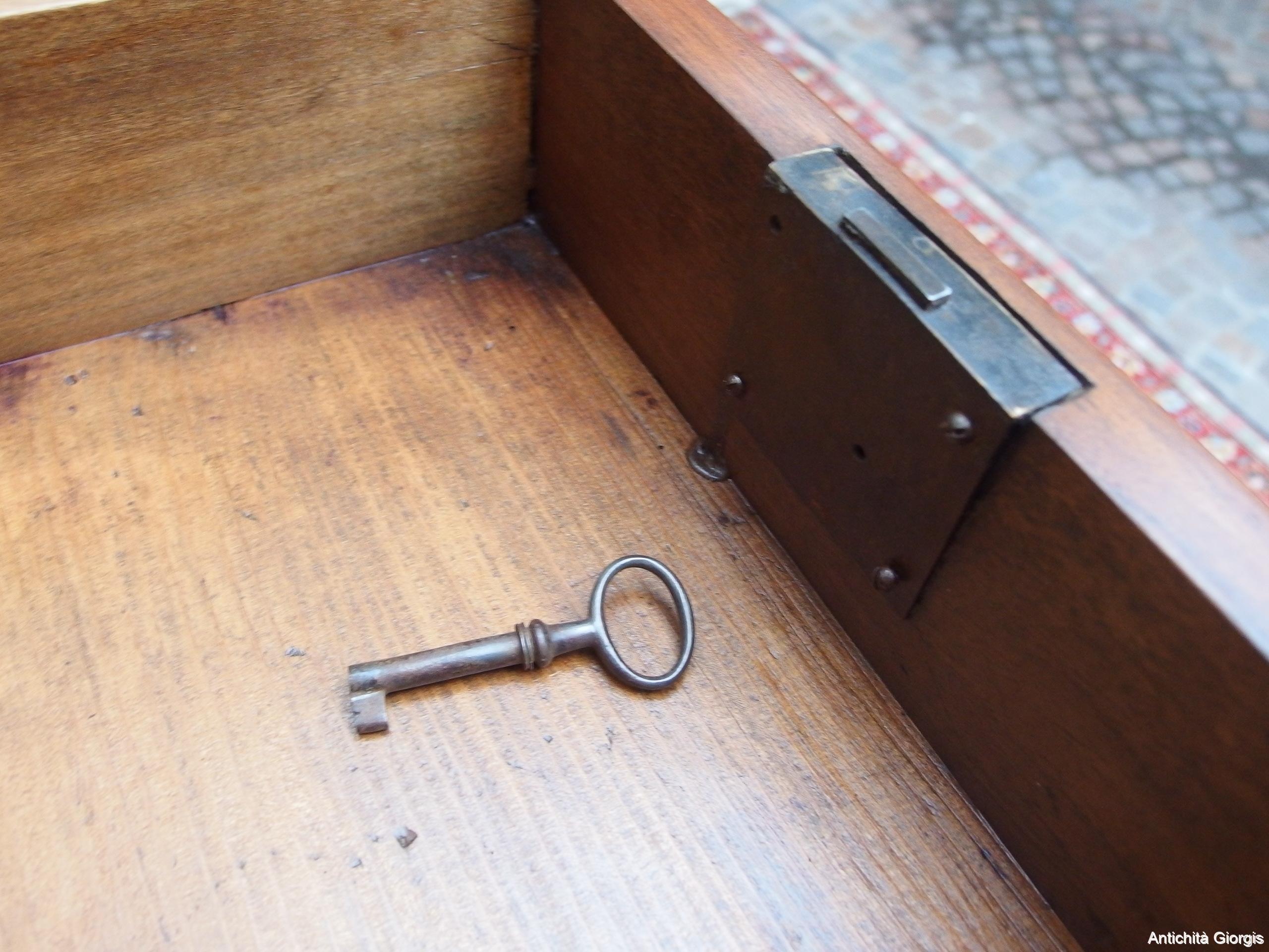 CREDENZA IN NOCE A TRE CASSETTI E DUE PORTE EPOCA 800 RESTAURATA - immagine 16