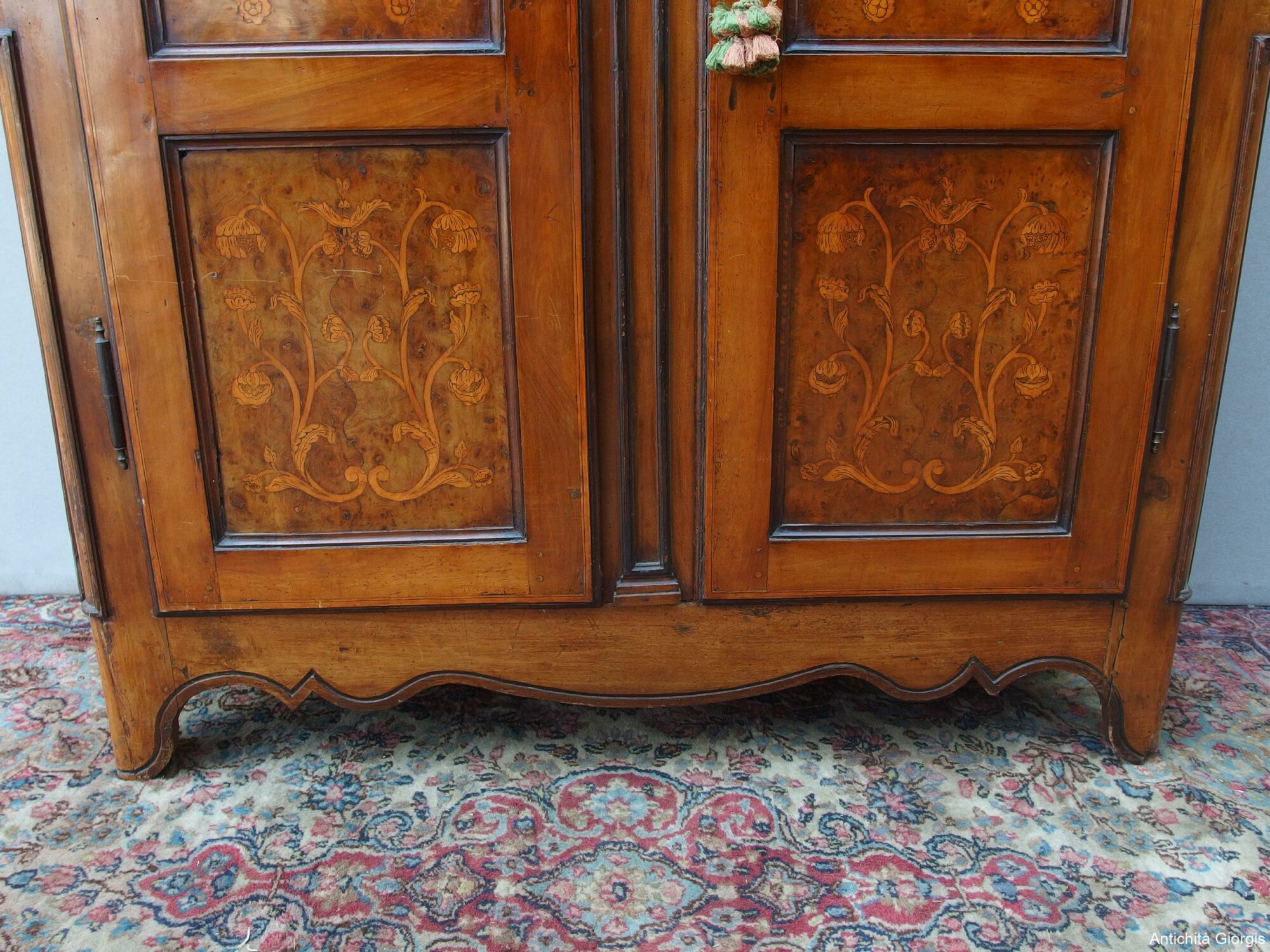 ARMADIO A DUE PORTE IN NOCE INTARSIATO EPOCA 700 PIEMONTESE - immagine 3