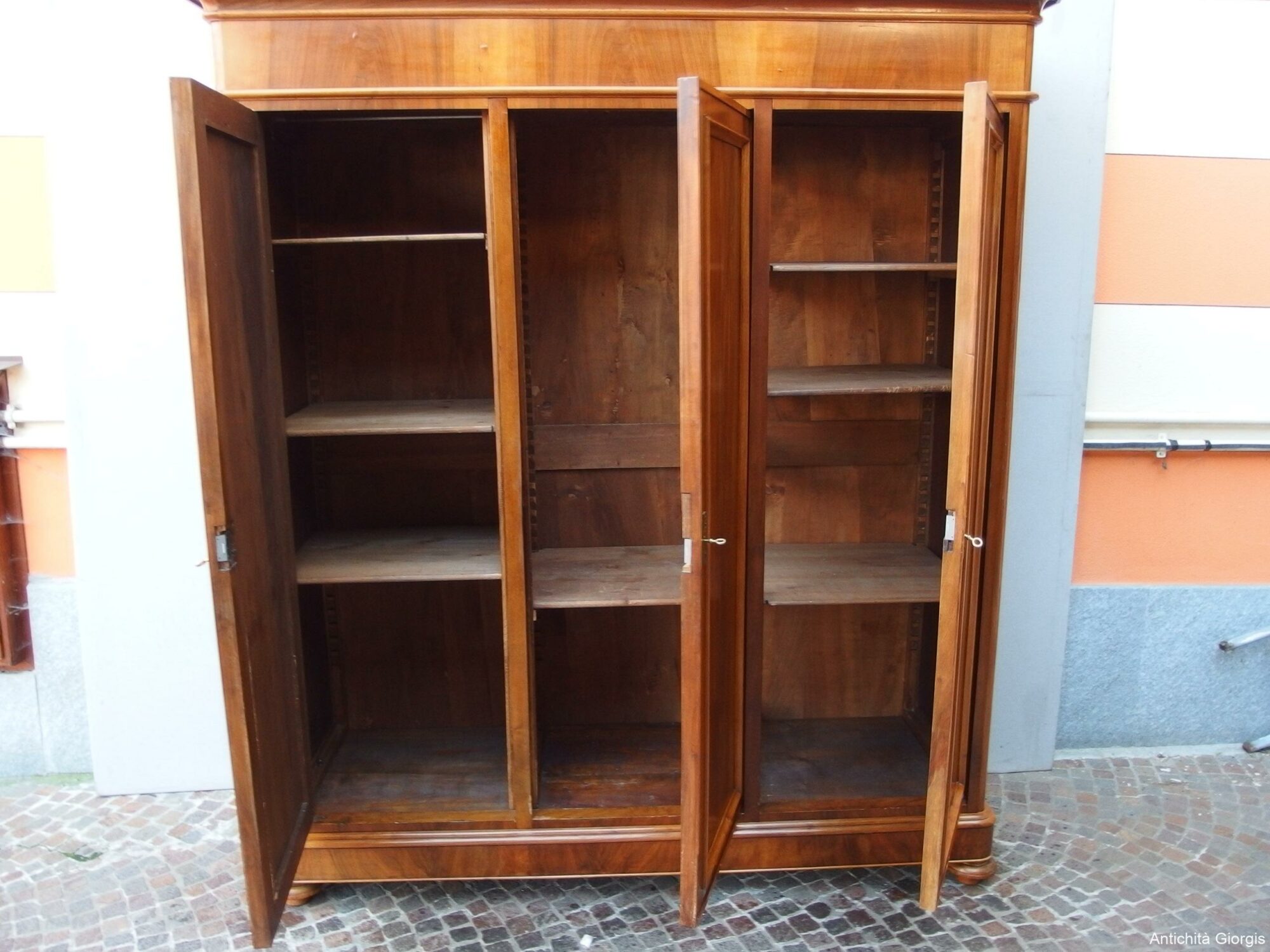 ARMADIO A TRE PORTE IN NOCE PIEMONTESE EPOCA 800 - immagine 11