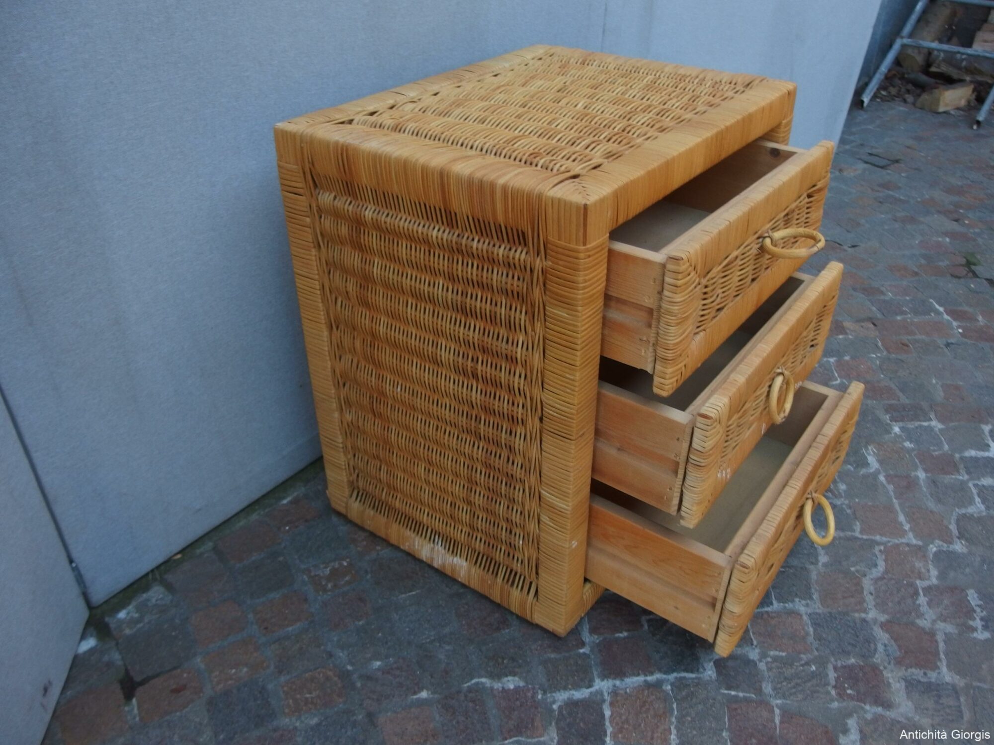 COMODINO A TRE CASSETTI IN VIMINI EPOCA 900 - immagine 6