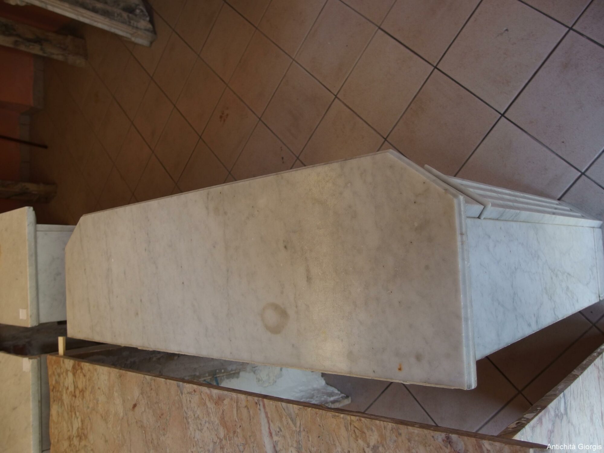 CAMINO PICCOLO NEO CLASSICO BIANCO CARRARA EPOCA FINE 800 FRANCIA - immagine 5