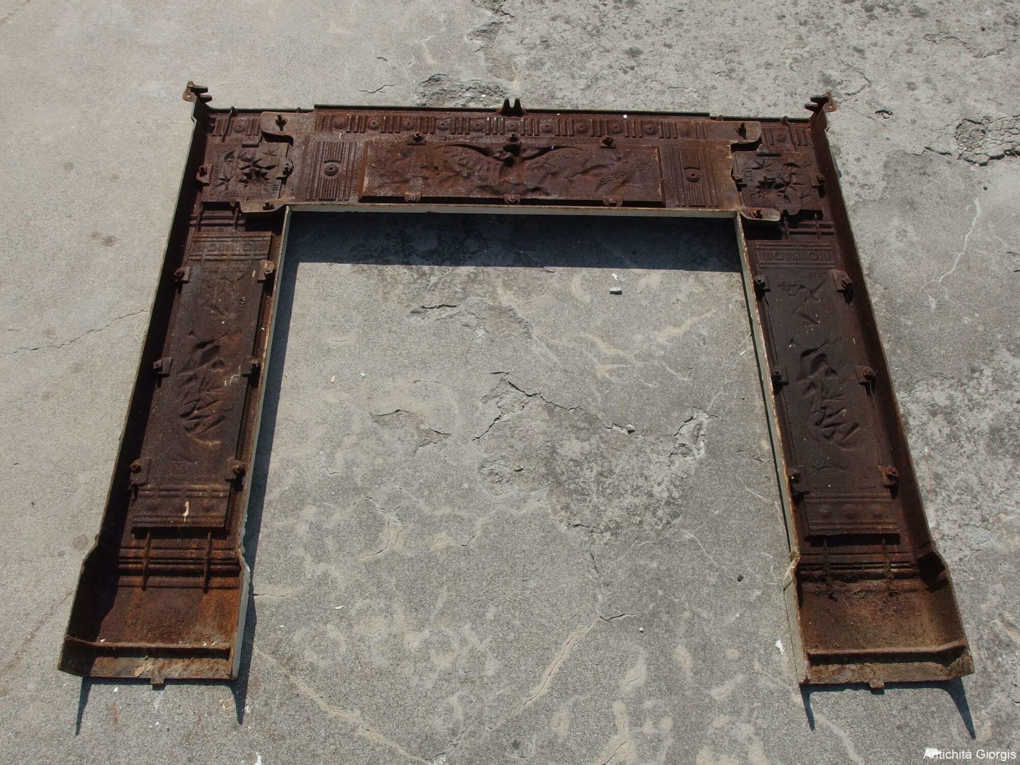 CORNICE DA CAMINO IN GHISA EPOCA SECONDA META' 800 FRANCIA - immagine 6