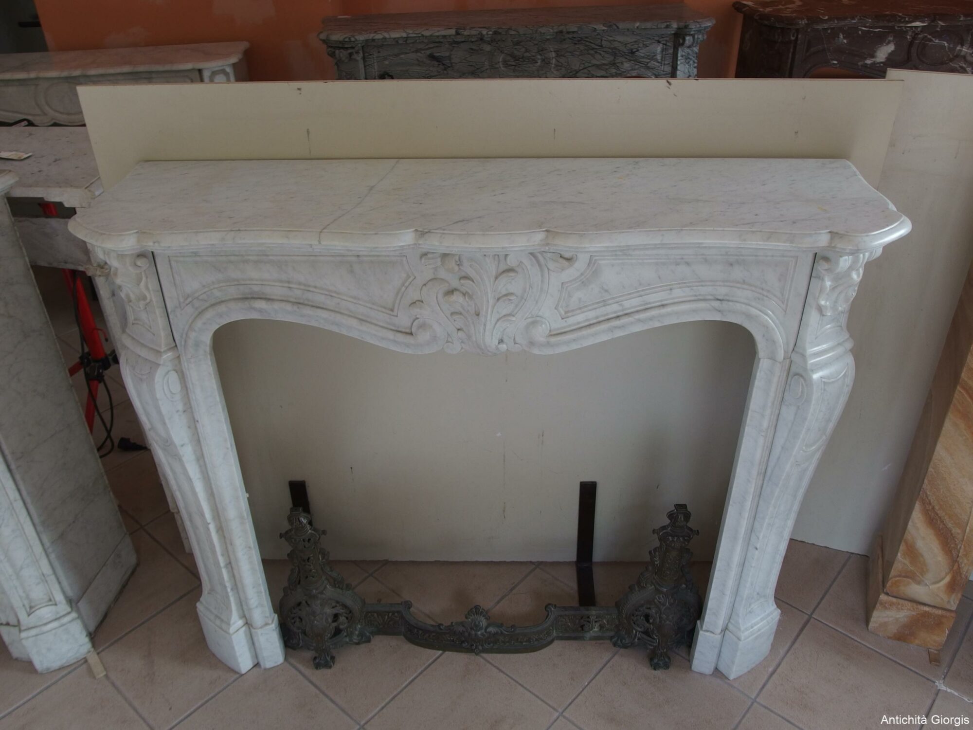 CAMINO IN MARMO BIANCO DI CARRARA STILE LUIGI XV EPOCA 800 FRANCIA - immagine 2