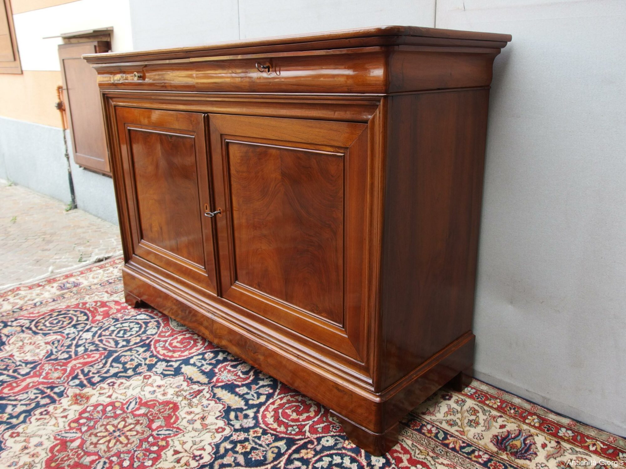 GRANDE CREDENZA A DUE PORTE IN NOCE CAPUCCINO RESTAURATA EPOCA 800 RESTAURATA - immagine 6