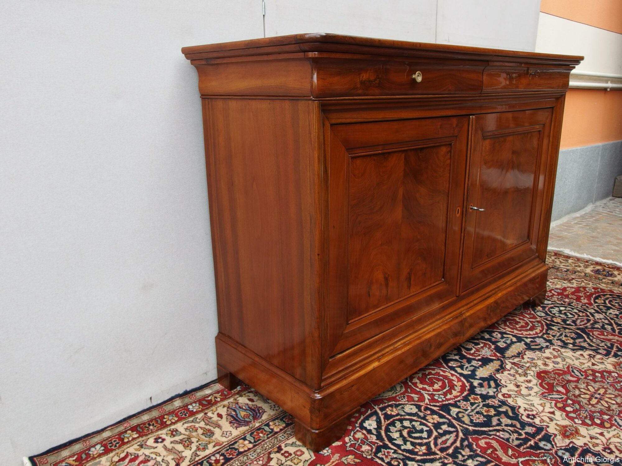 GRANDE CREDENZA A DUE PORTE IN NOCE CAPUCCINO RESTAURATA EPOCA 800 RESTAURATA - immagine 8