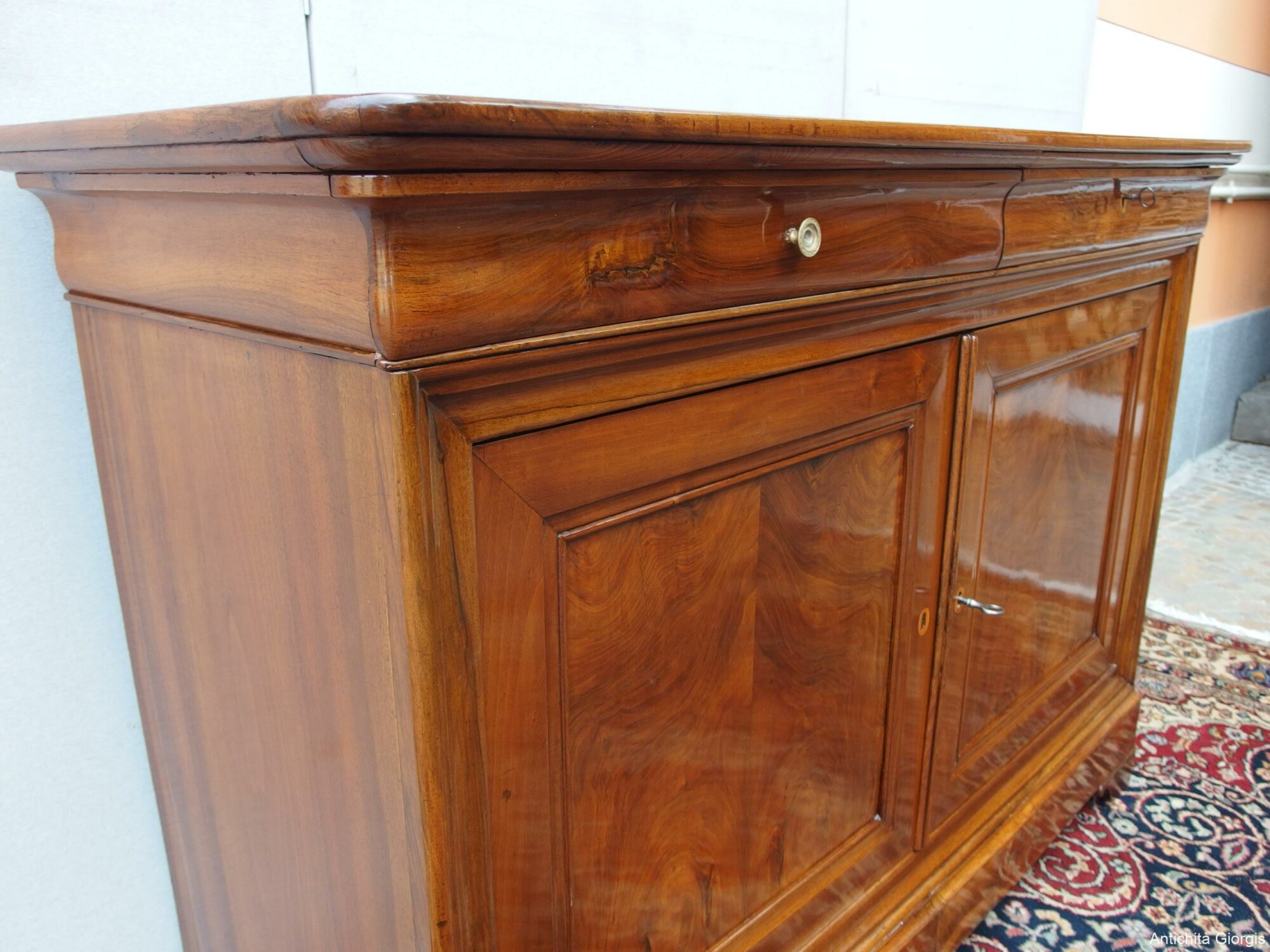GRANDE CREDENZA A DUE PORTE IN NOCE CAPUCCINO RESTAURATA EPOCA 800 RESTAURATA - immagine 11