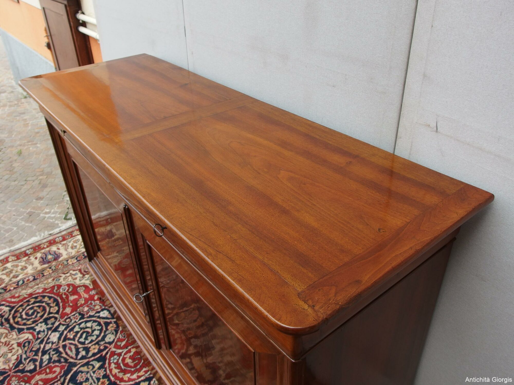 GRANDE CREDENZA A DUE PORTE IN NOCE CAPUCCINO RESTAURATA EPOCA 800 RESTAURATA - immagine 13