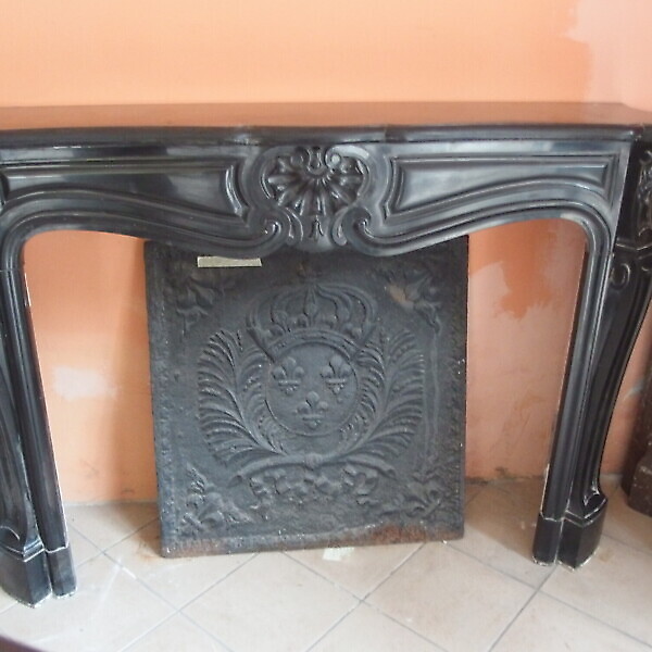 Camino in marmo nero stile Luigi xv Francia