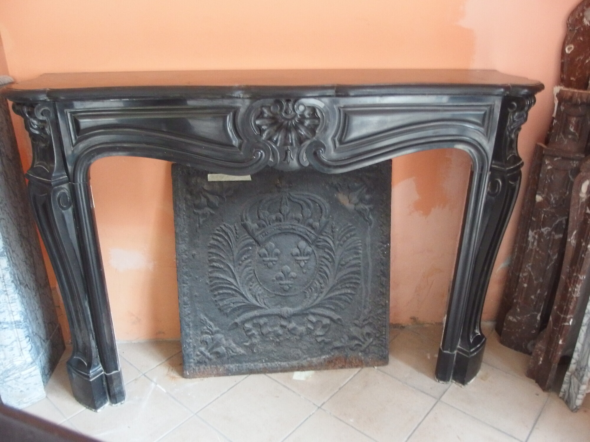 Camino in marmo nero stile Luigi xv Francia