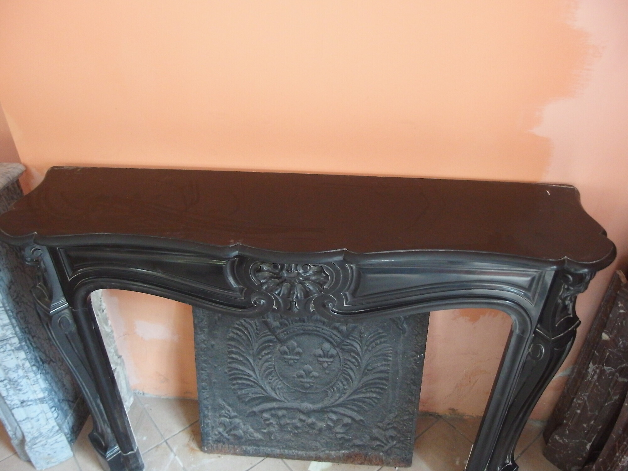 Camino in marmo nero stile Luigi xv Francia