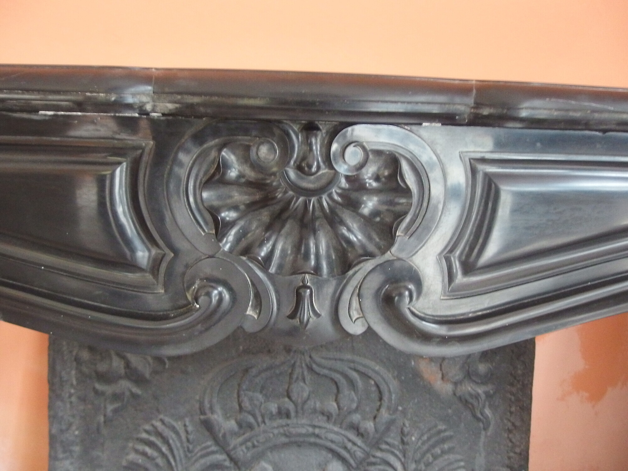 Camino in marmo nero stile Luigi xv Francia