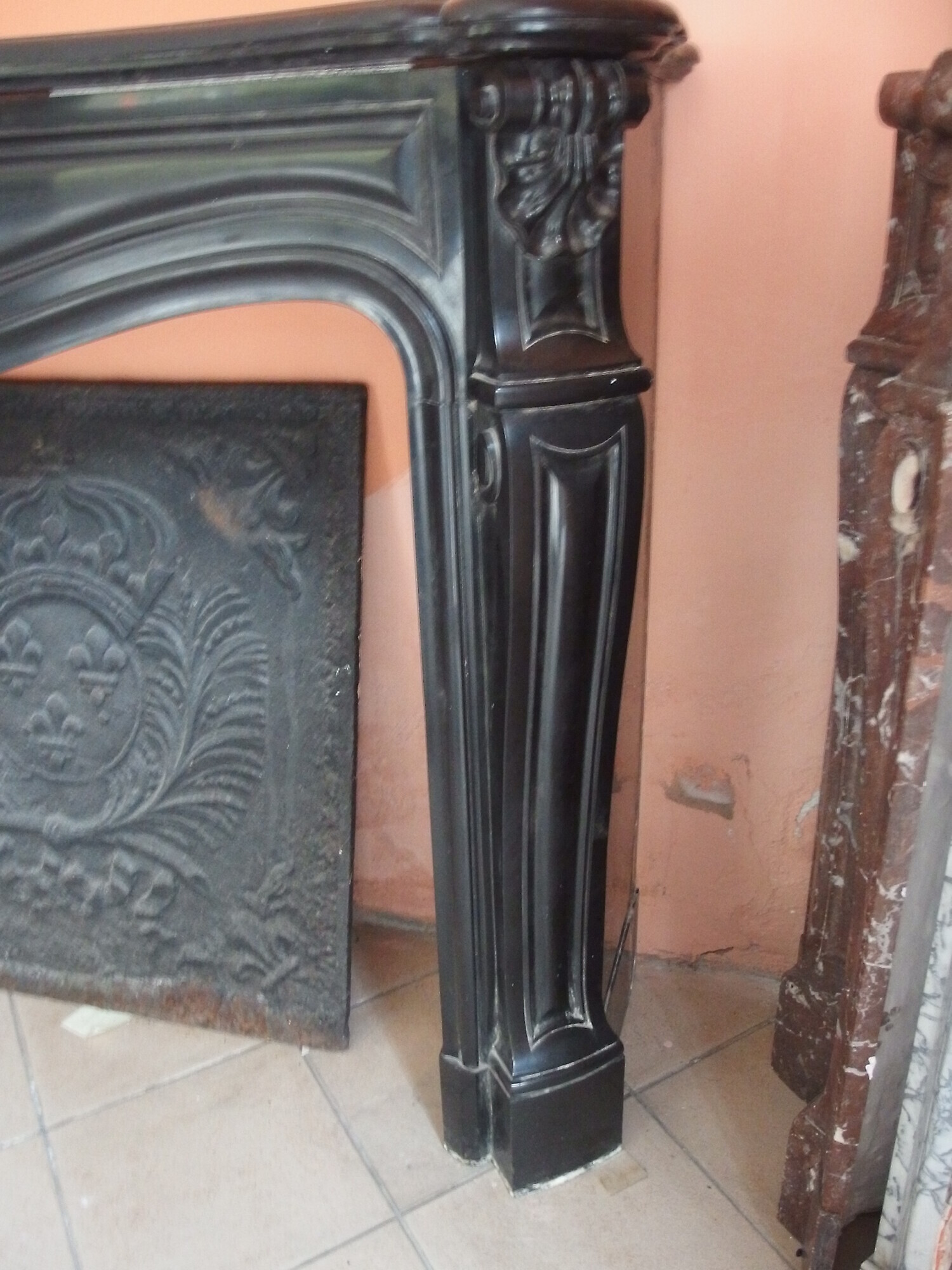 Camino in marmo nero stile Luigi xv Francia