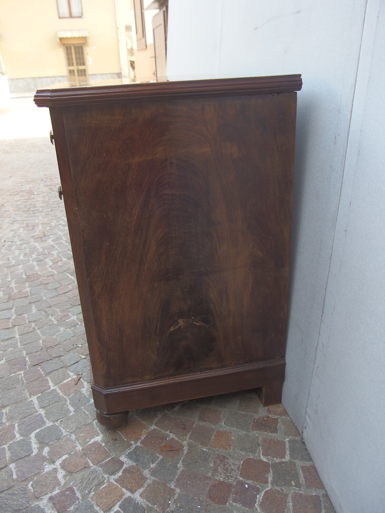 PICCOLO CREDENZINO A DUE PORTE