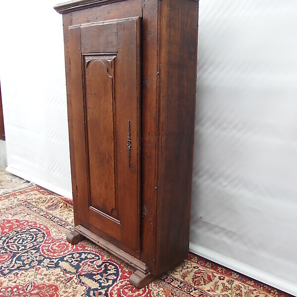 ARMADIO-STIPO RUSTICO A UNA PORTA IN ROVERE EPOCA 700