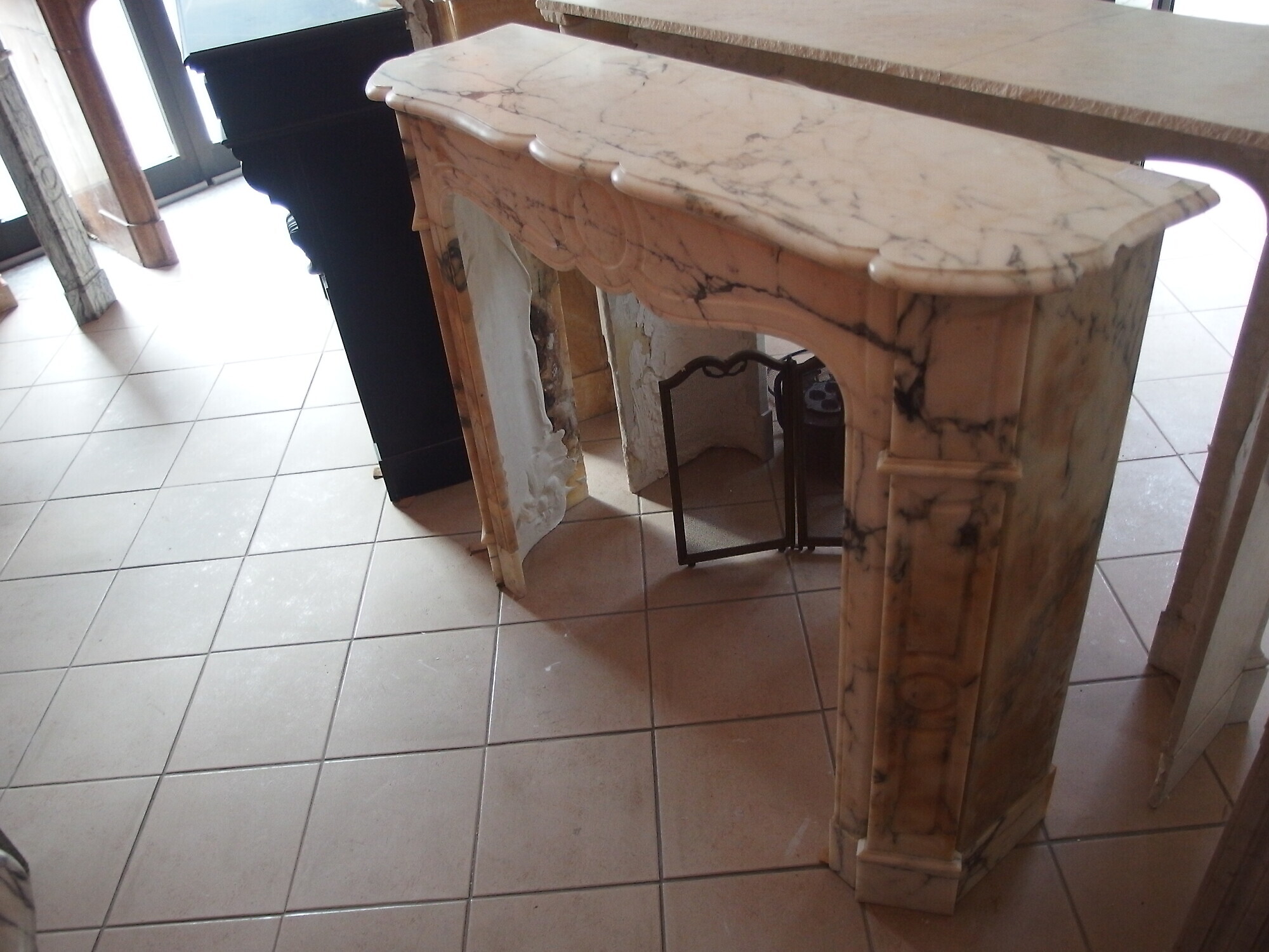 CAMINO SEMPLICE IN MARMO DI CARRARA VENATO FRANCIA