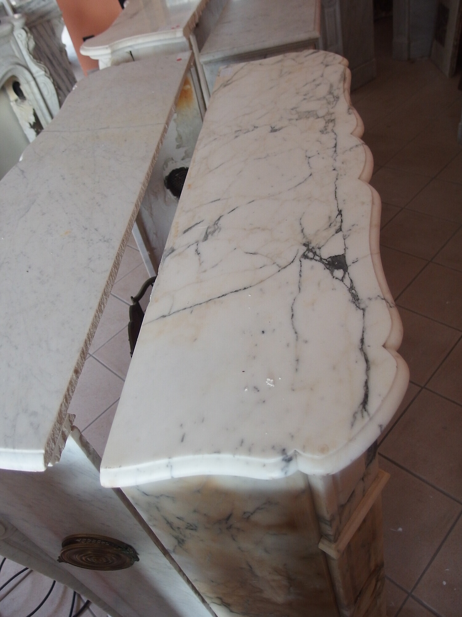 CAMINO SEMPLICE IN MARMO DI CARRARA VENATO FRANCIA