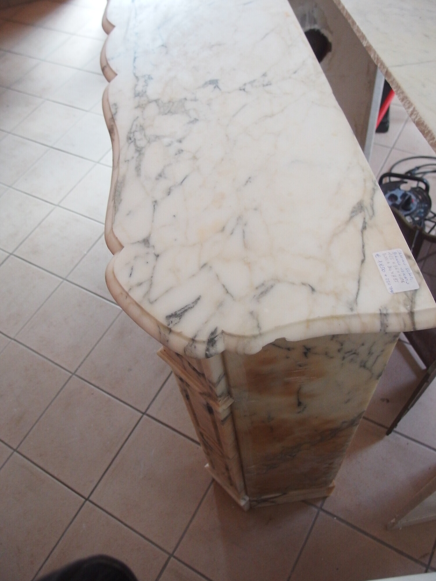 CAMINO SEMPLICE IN MARMO DI CARRARA VENATO FRANCIA