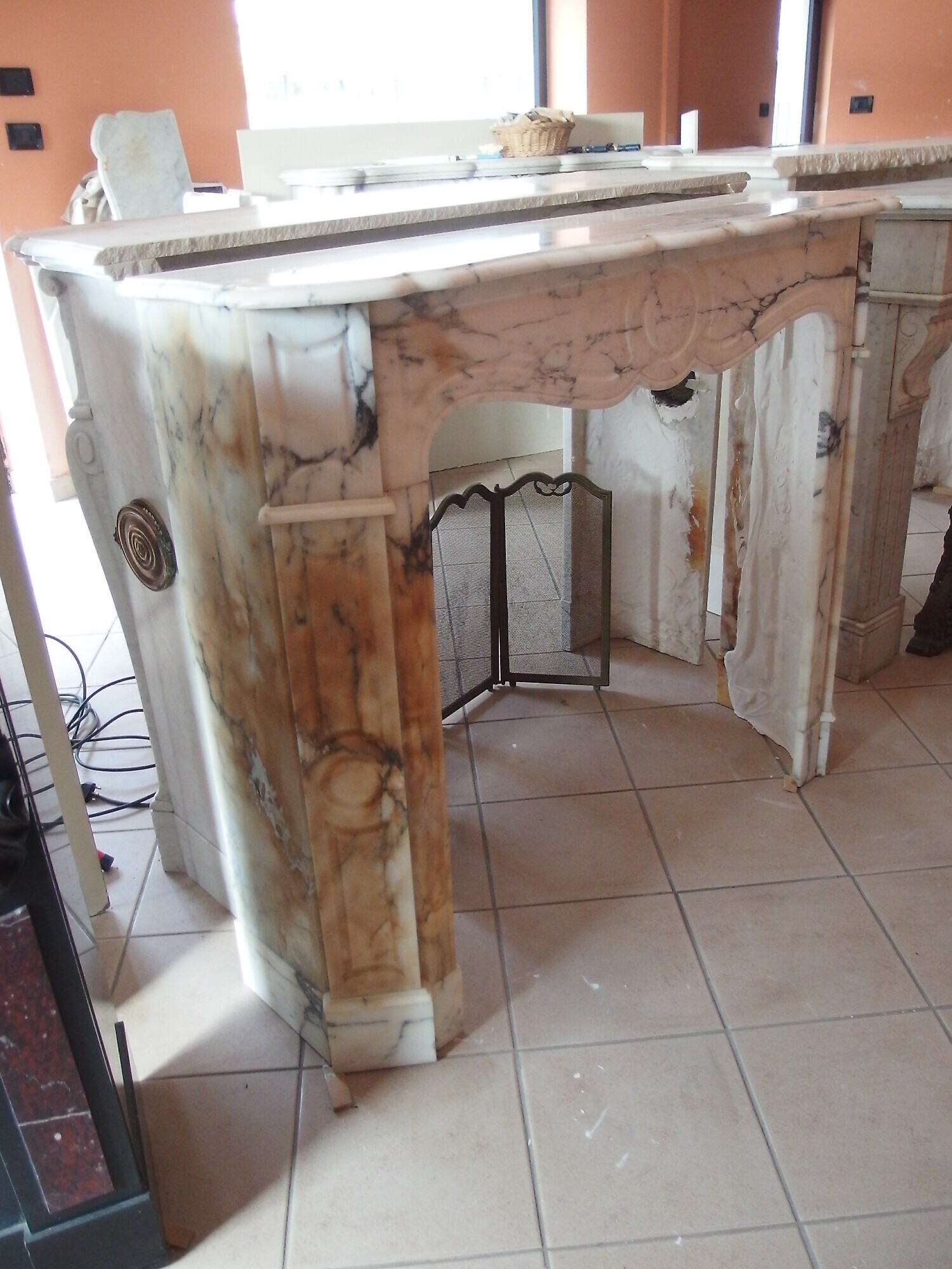 CAMINO SEMPLICE IN MARMO DI CARRARA VENATO FRANCIA