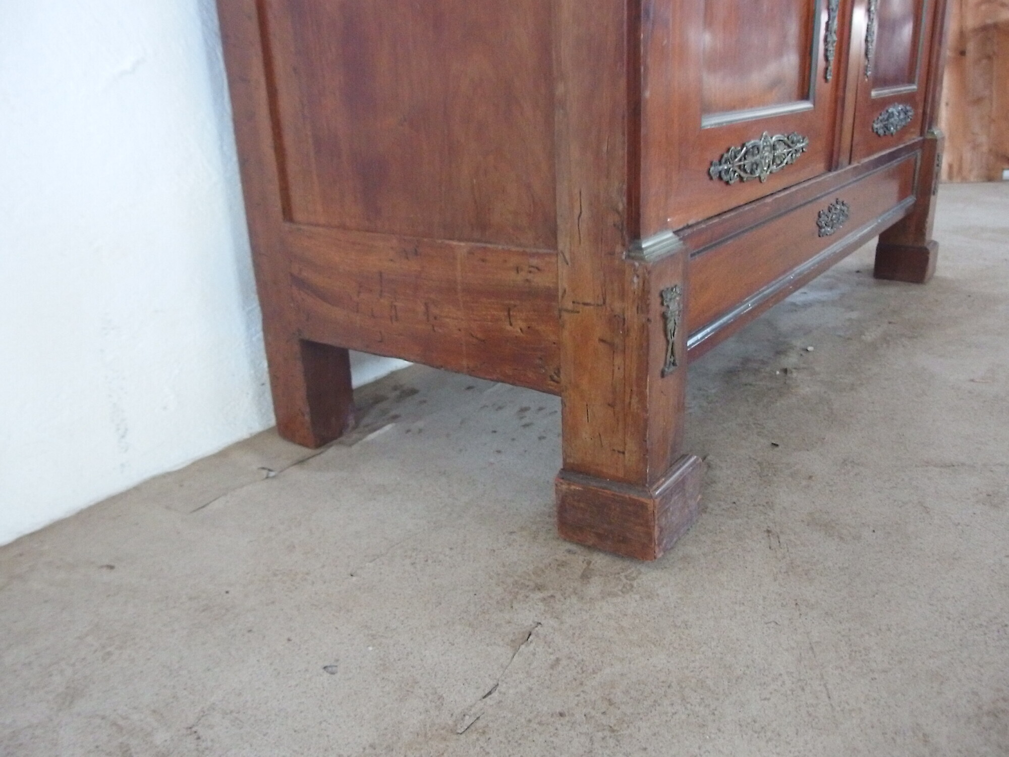 ARMADIO IN NOCE A DUE PORTE STILE IMPERO CON BRONZI EPOCA PRIMI 800 FRANCIA