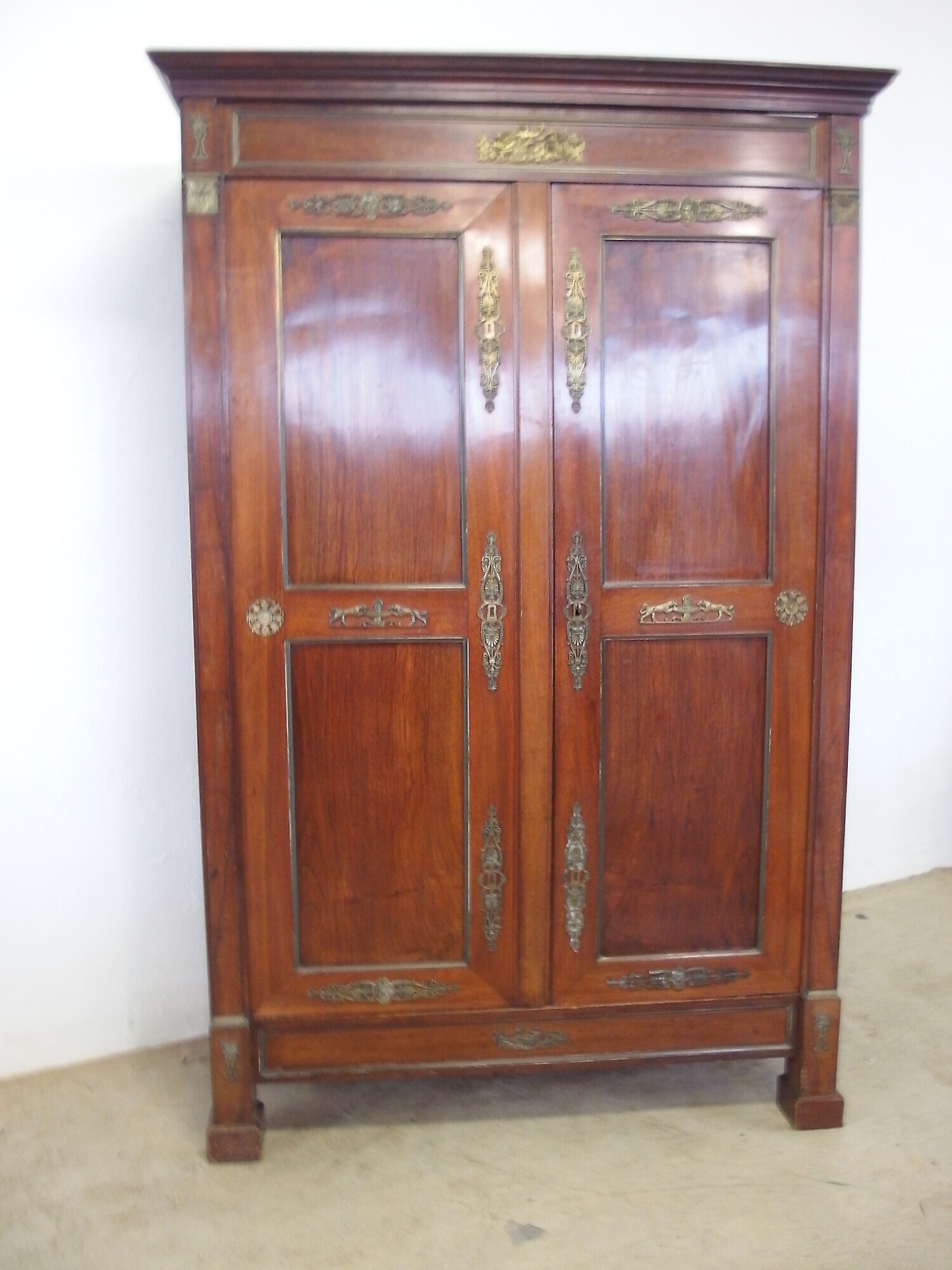 ARMADIO IN NOCE A DUE PORTE STILE IMPERO CON BRONZI EPOCA PRIMI 800 FRANCIA