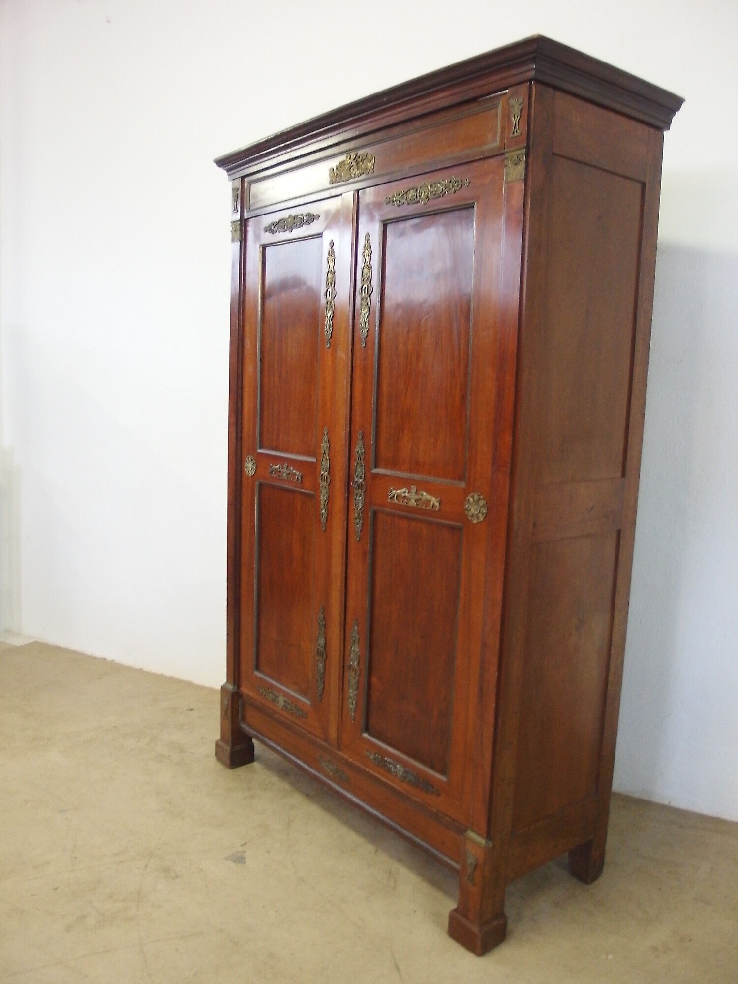 ARMADIO IN NOCE A DUE PORTE STILE IMPERO CON BRONZI EPOCA PRIMI 800 FRANCIA