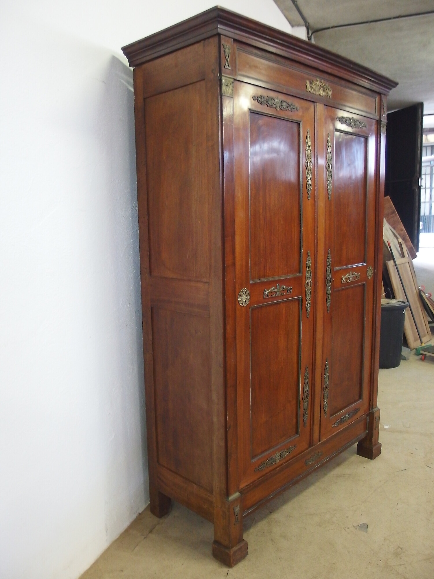 ARMADIO IN NOCE A DUE PORTE STILE IMPERO CON BRONZI EPOCA PRIMI 800 FRANCIA