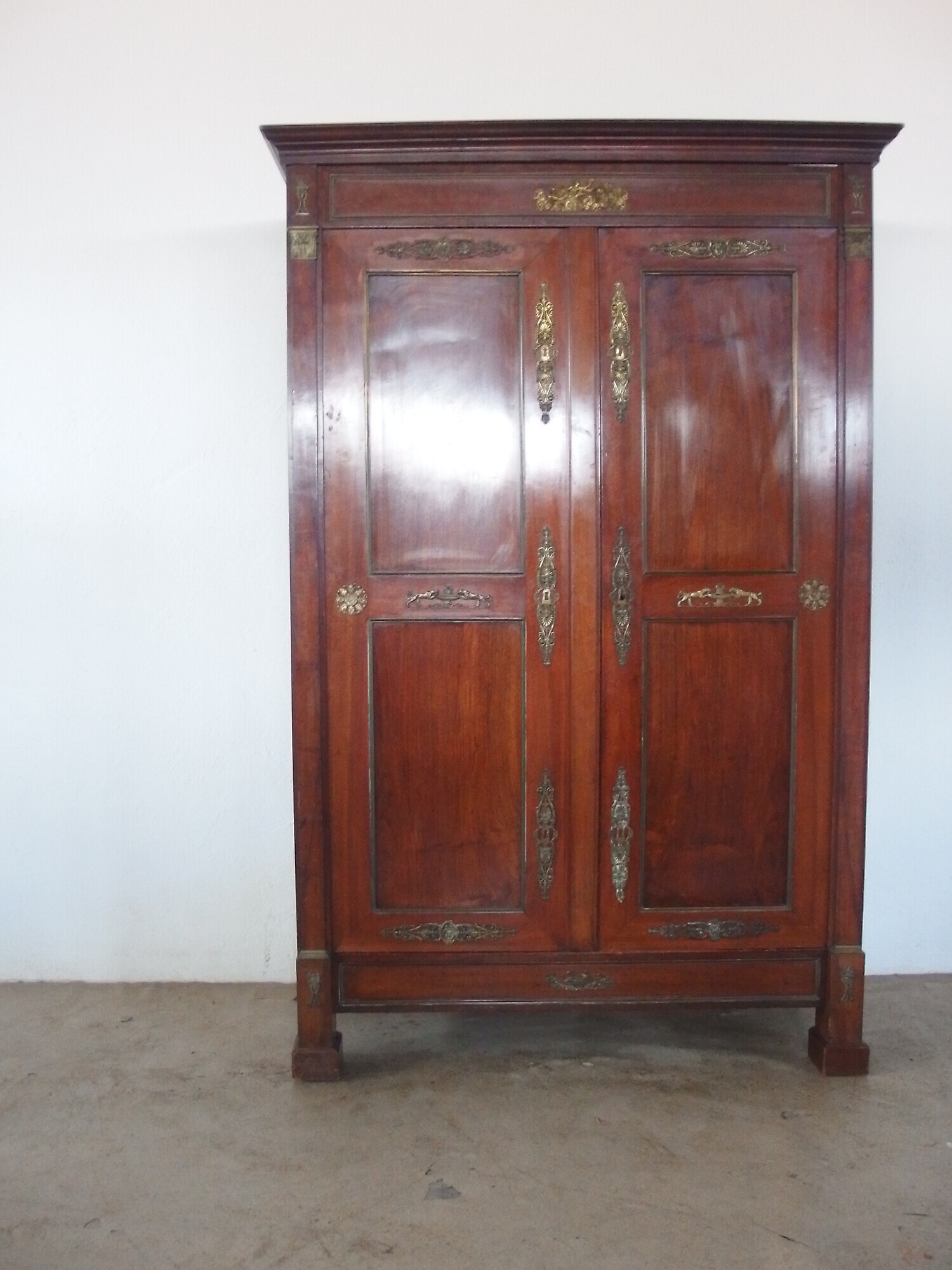 ARMADIO IN NOCE A DUE PORTE STILE IMPERO EPOCA PRIMI 800 FRANCIA