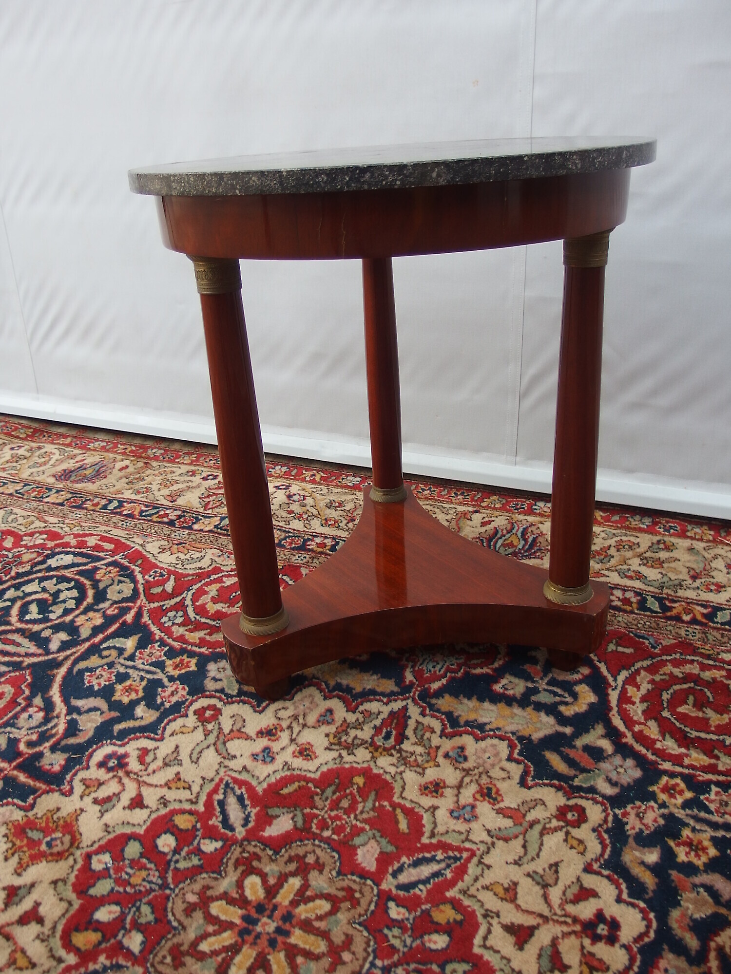 TAVOLINO IN MOGANO CON COLONNE STILE IMPERO EPOCA 900